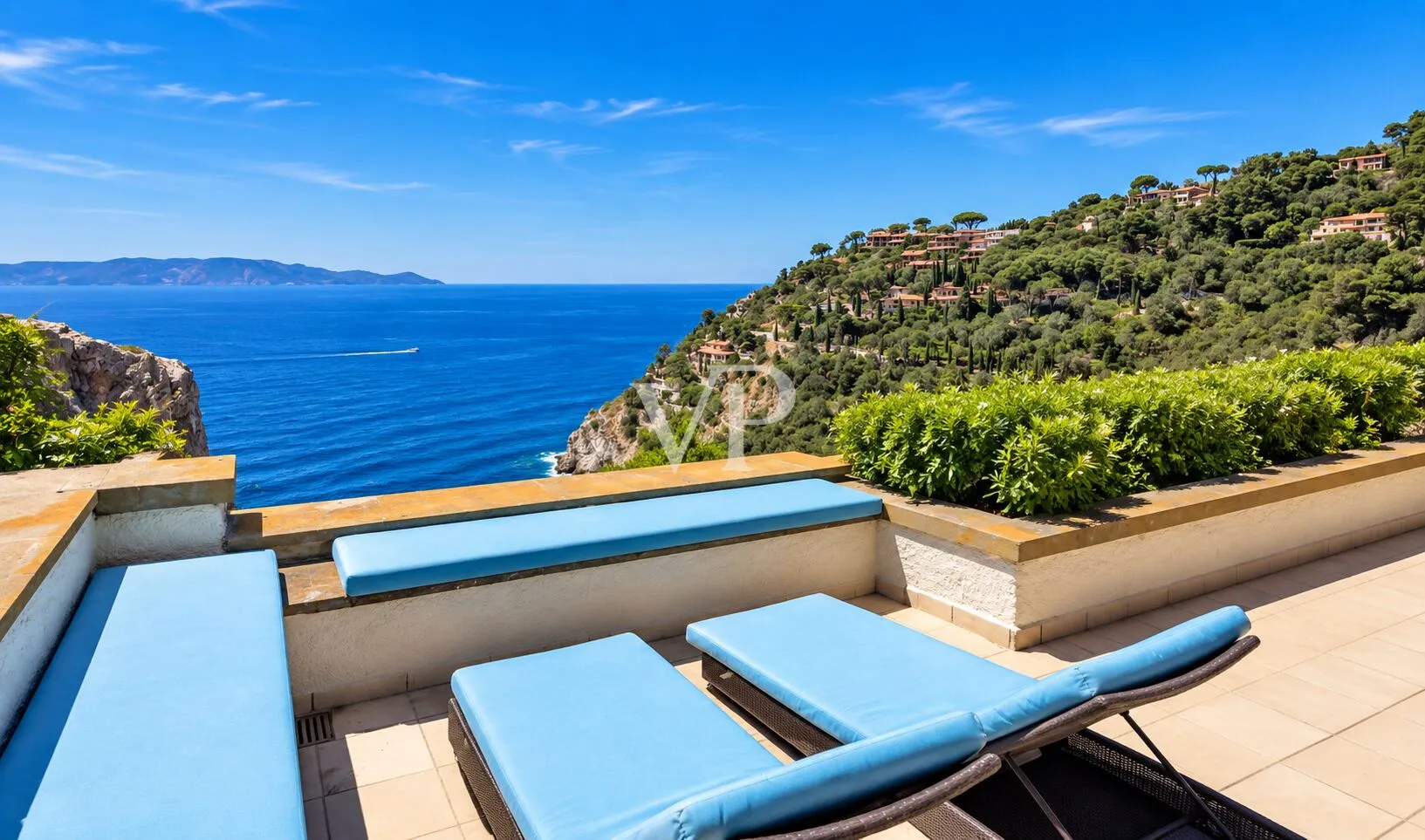 Villa mit Panoramablick auf das Meer mit direktem Zugang und Pool in Cala Piccola