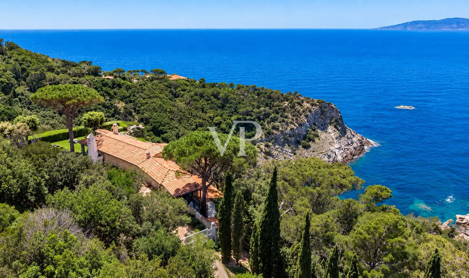 Villa mit Panoramablick auf das Meer mit direktem Zugang und Pool in Cala Piccola