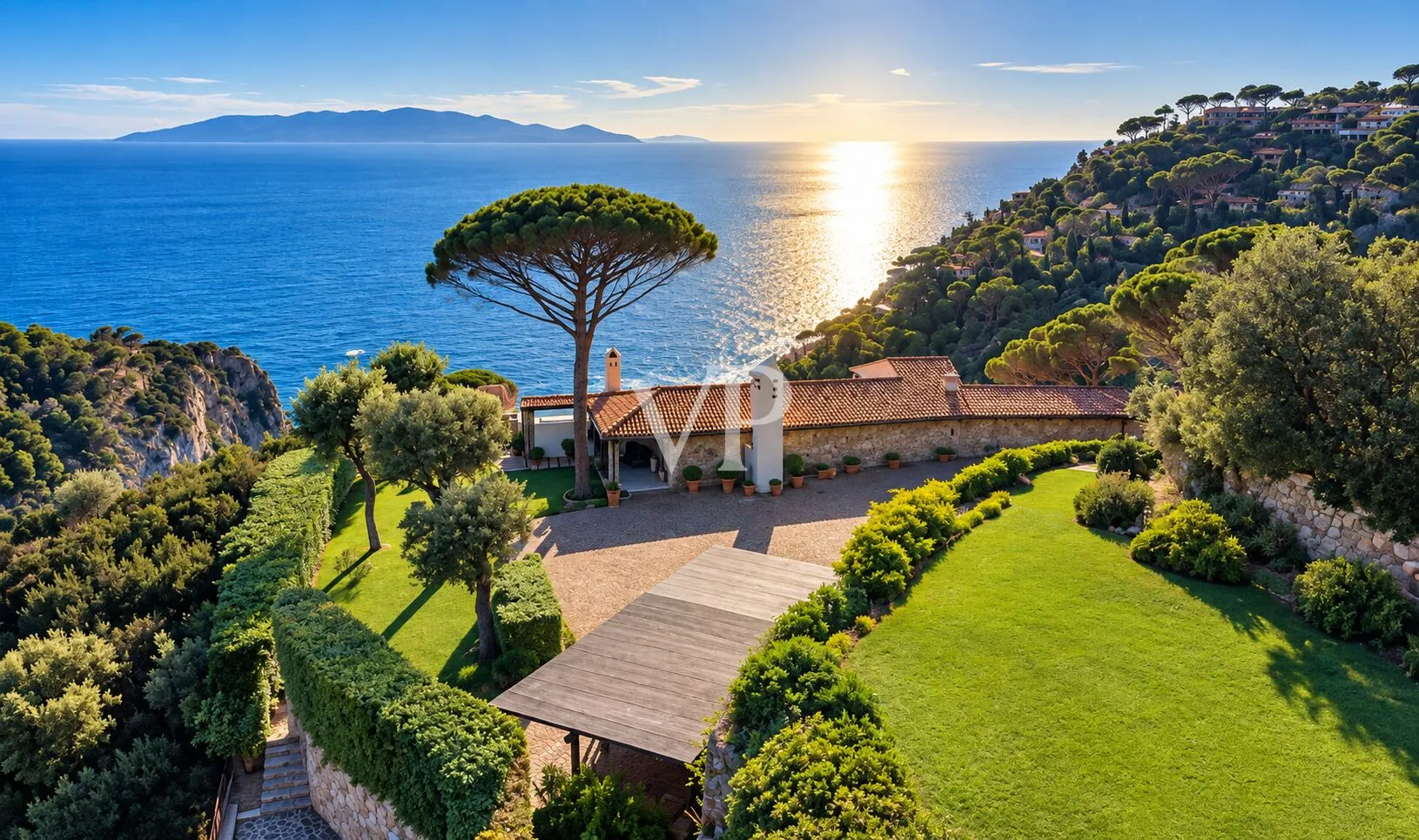 Villa mit Panoramablick auf das Meer mit direktem Zugang und Pool in Cala Piccola
