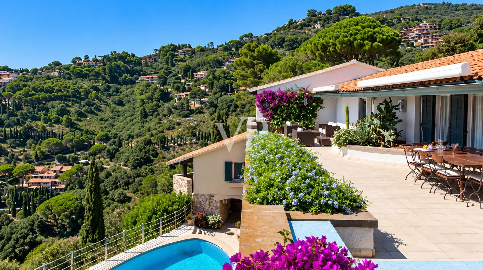 Villa mit Panoramablick auf das Meer mit direktem Zugang und Pool in Cala Piccola