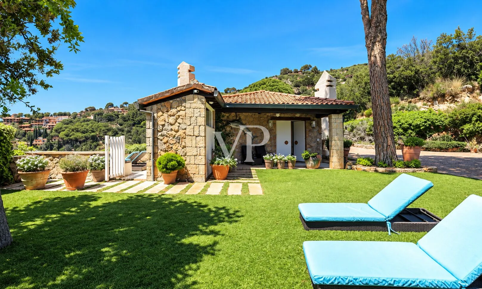 Villa mit Panoramablick auf das Meer mit direktem Zugang und Pool in Cala Piccola