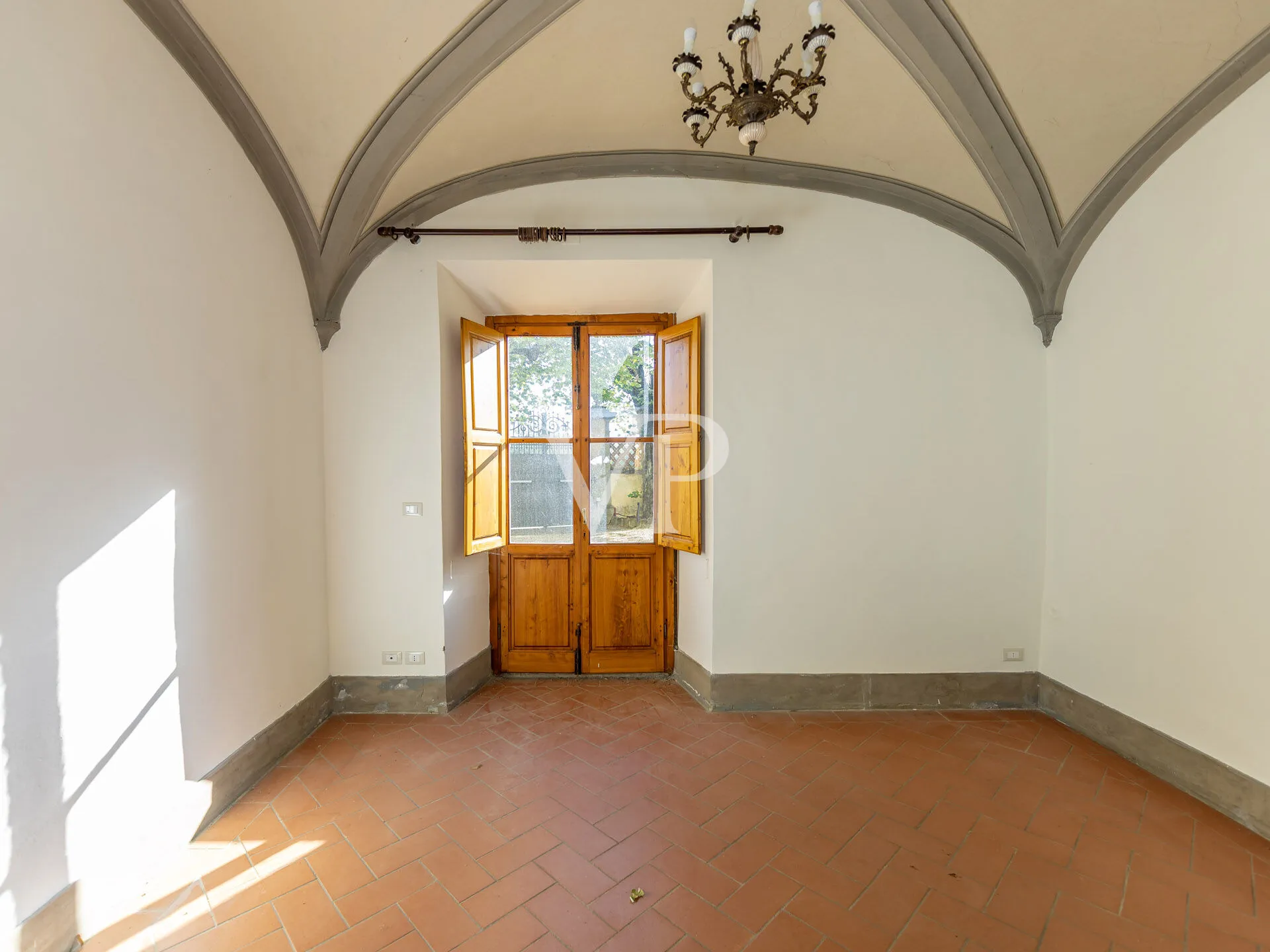 Tenuta di Prestigio con Villa, Frantoio e Piscina Panoramica alle Porte di Firenze