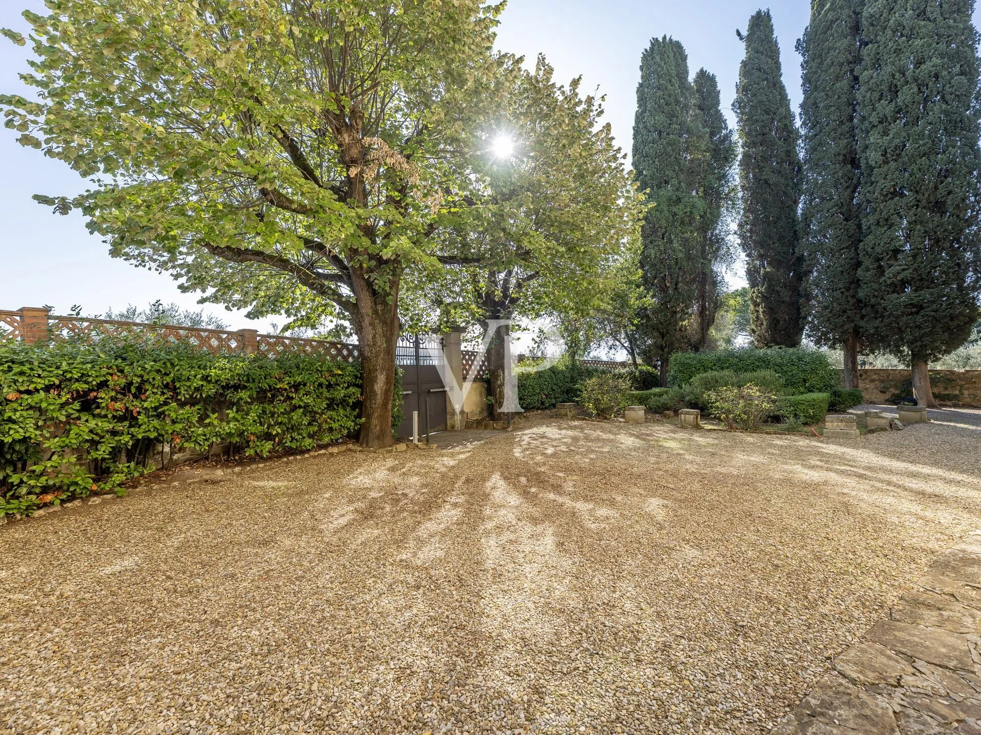 Tenuta di Prestigio con Villa, Frantoio e Piscina Panoramica alle Porte di Firenze