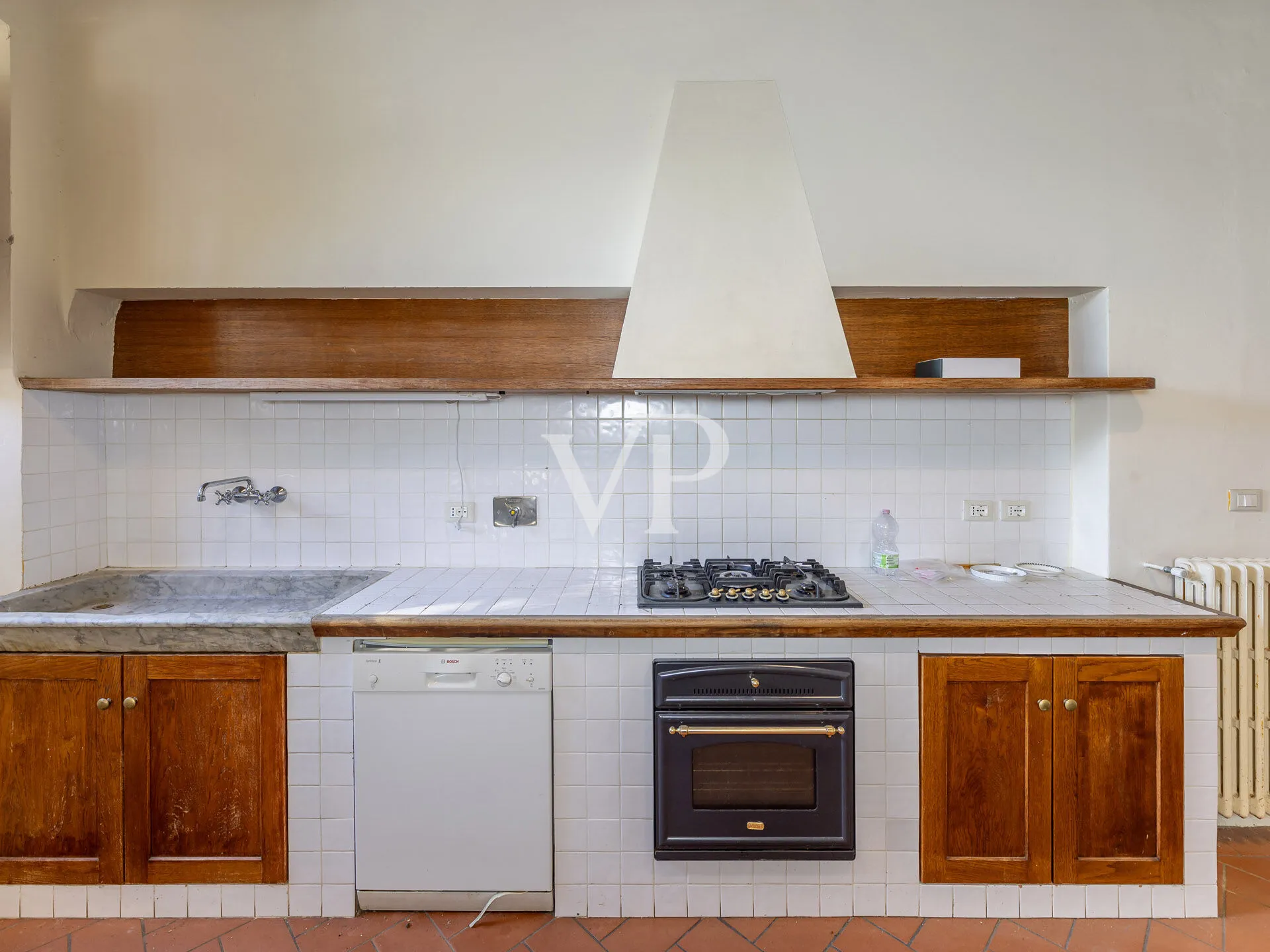 Tenuta di Prestigio con Villa, Frantoio e Piscina Panoramica alle Porte di Firenze