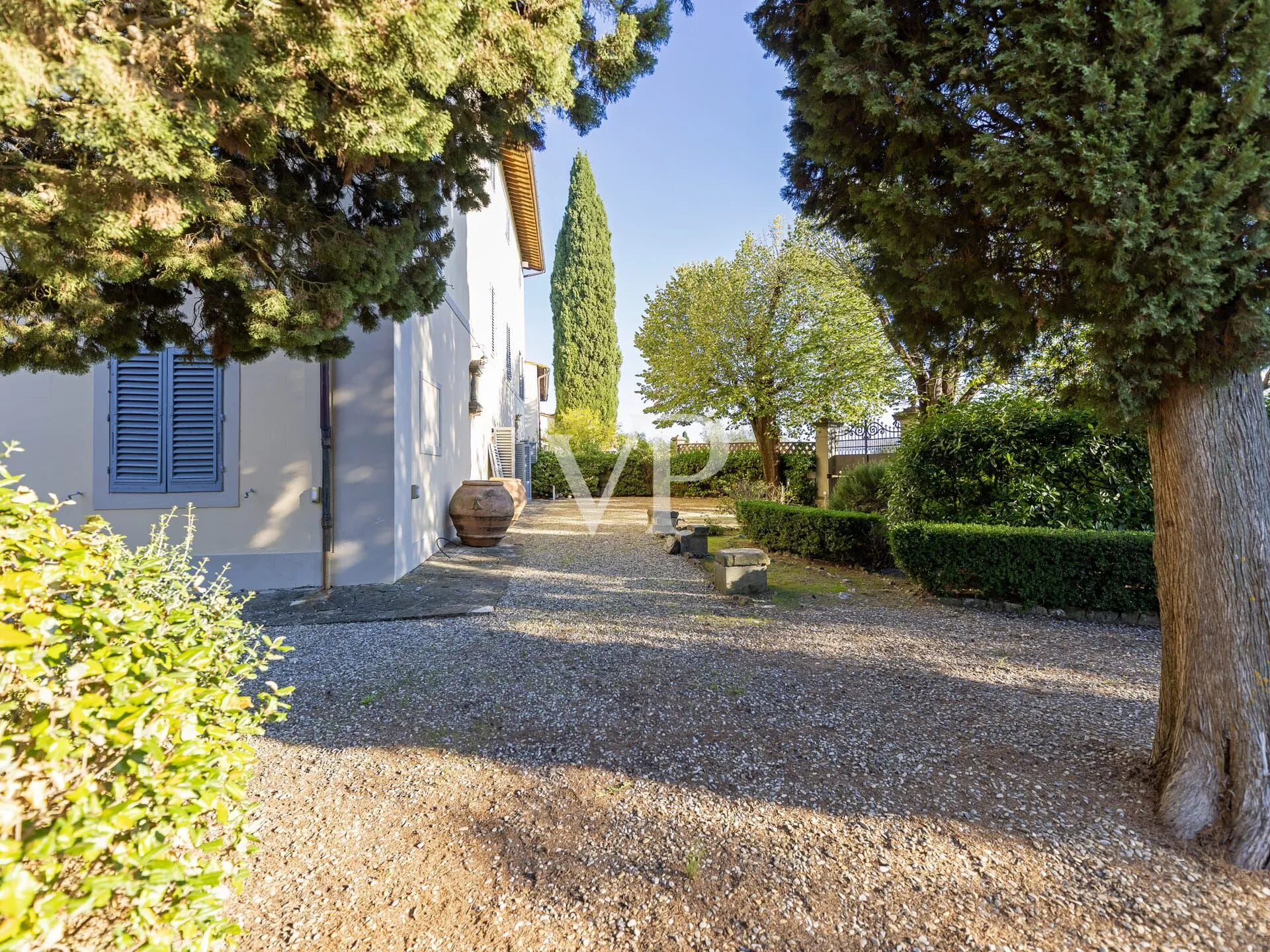 Tenuta di Prestigio con Villa, Frantoio e Piscina Panoramica alle Porte di Firenze