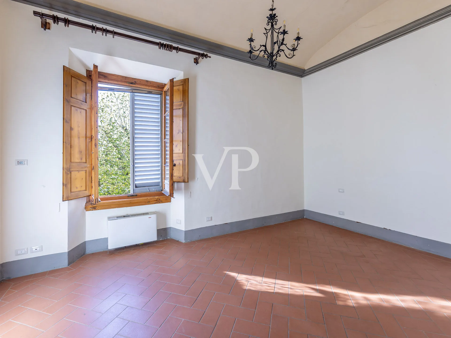 Finca de prestigio con villa, almazara y piscina panorámica a las afueras de Florencia