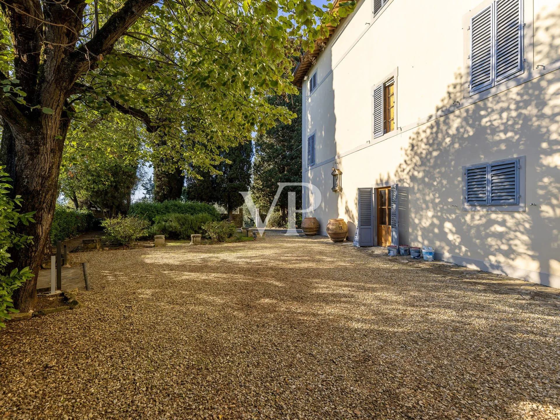 Finca de prestigio con villa, almazara y piscina panorámica a las afueras de Florencia