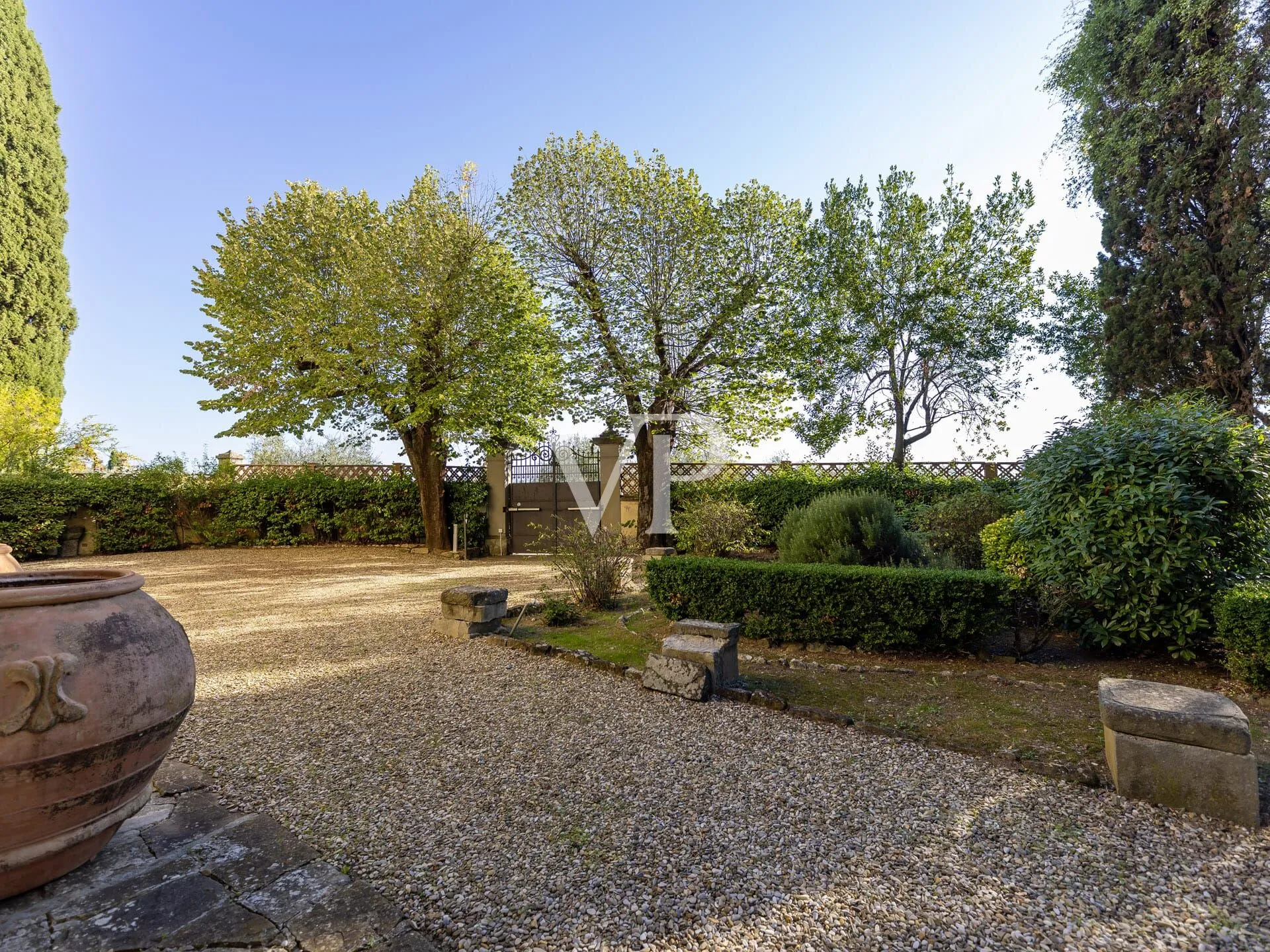 Prestigious Estate with Villa, Olive Oil Mill, and Panoramic Pool on the Outskirts of Florence