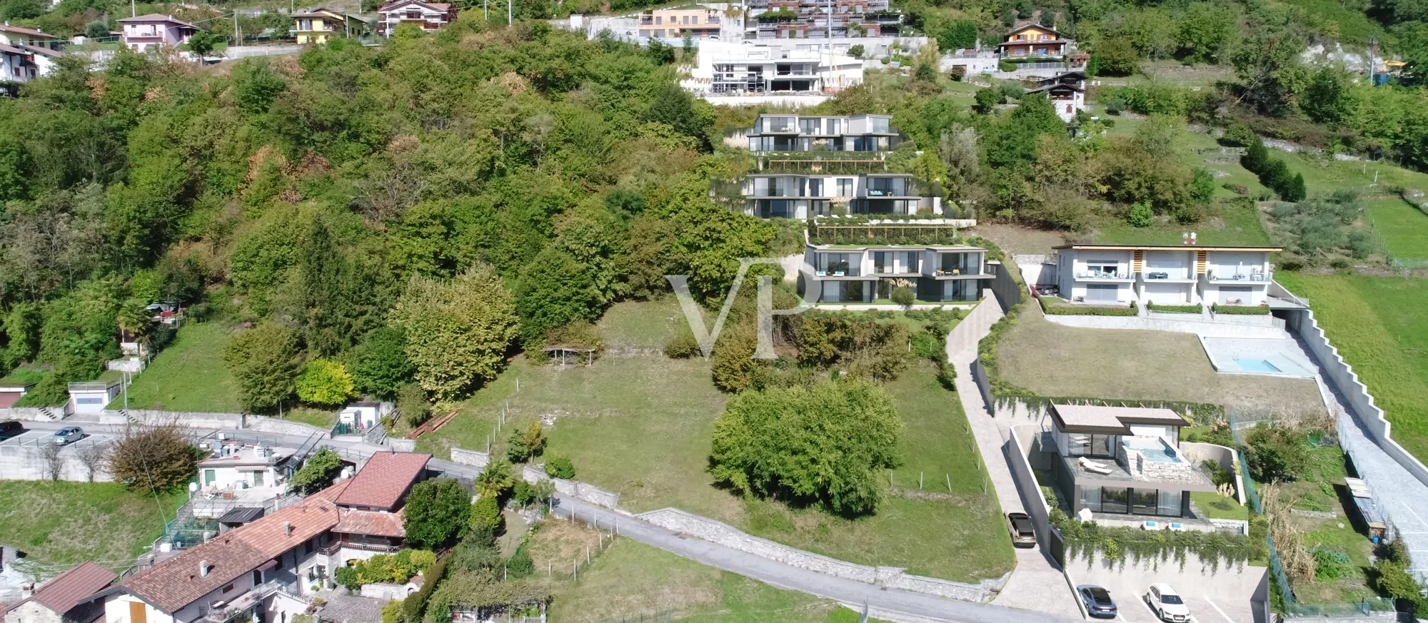 Prestigeträchtiges Wohnprojekt mit 12 Wohnungen und Villa in Vercana mit spektakulärem Blick auf den Comer See