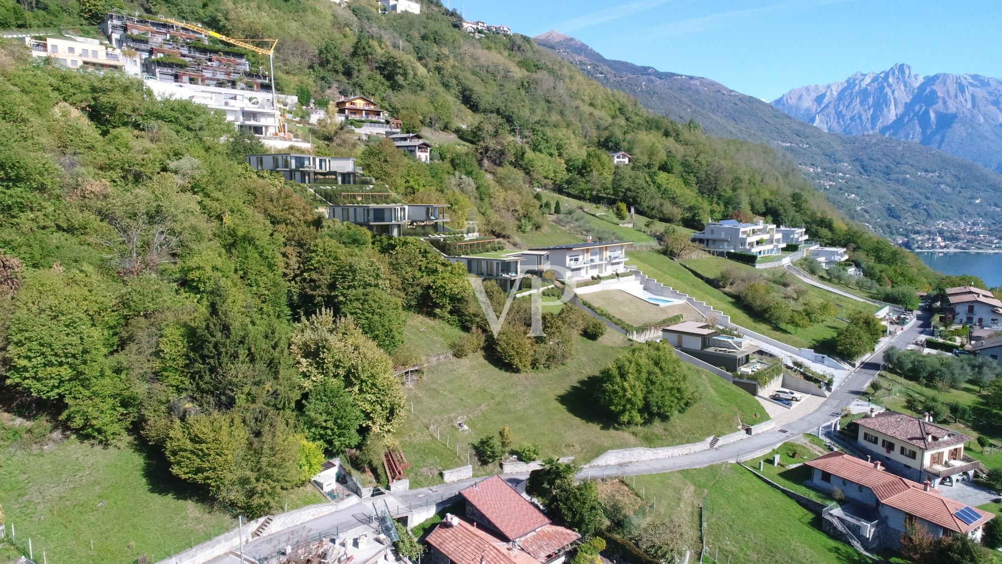 Prestigeträchtiges Wohnprojekt mit 12 Wohnungen und Villa in Vercana mit spektakulärem Blick auf den Comer See