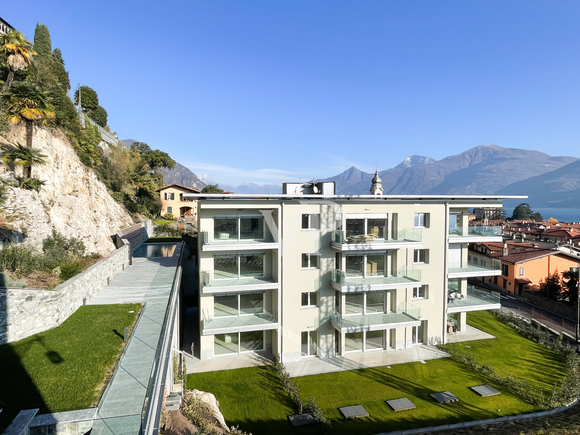 Neu gebaute Wohnungen mit Blick auf den Comer See