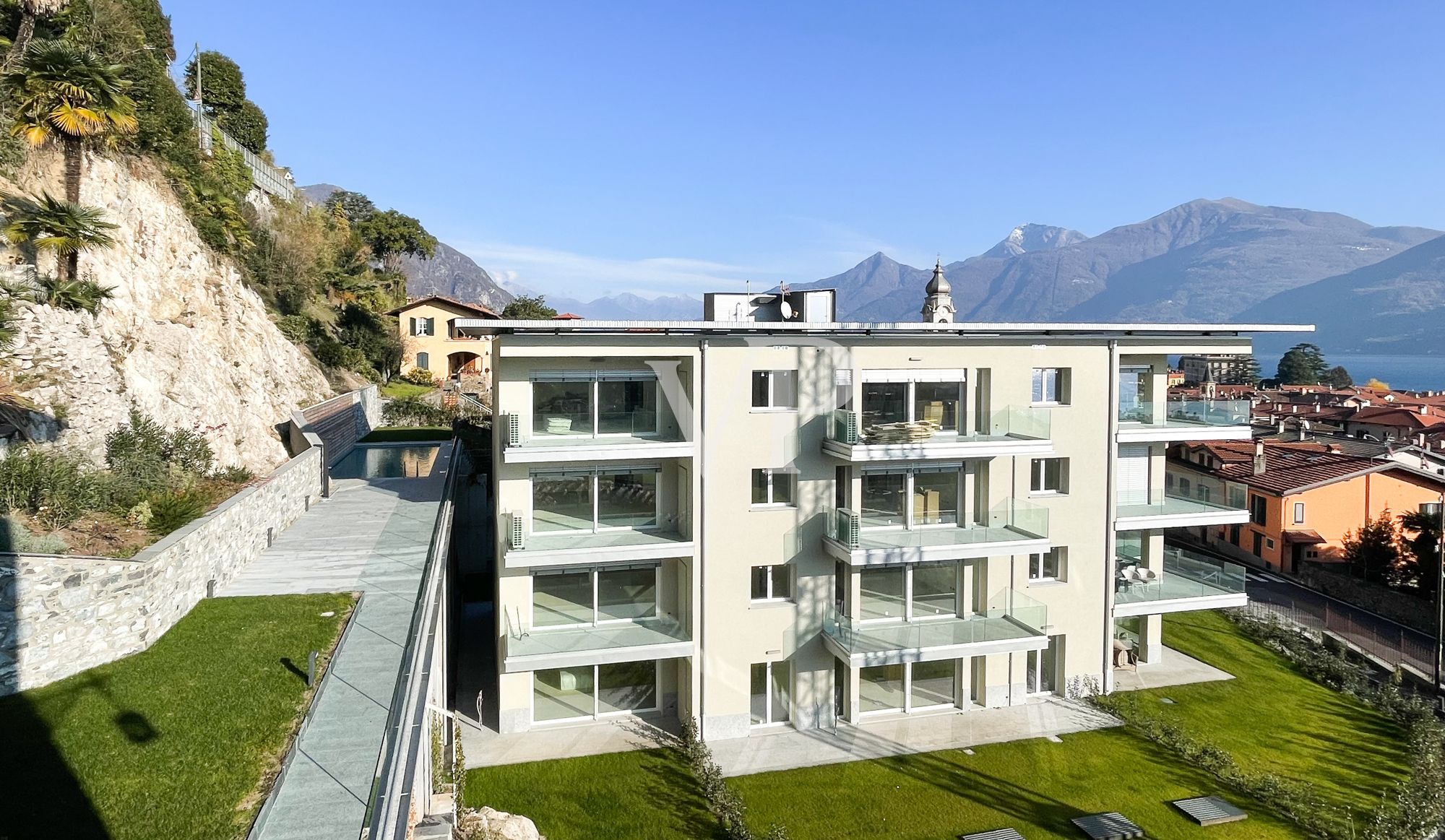 Neu gebaute Wohnungen mit Blick auf den Comer See
