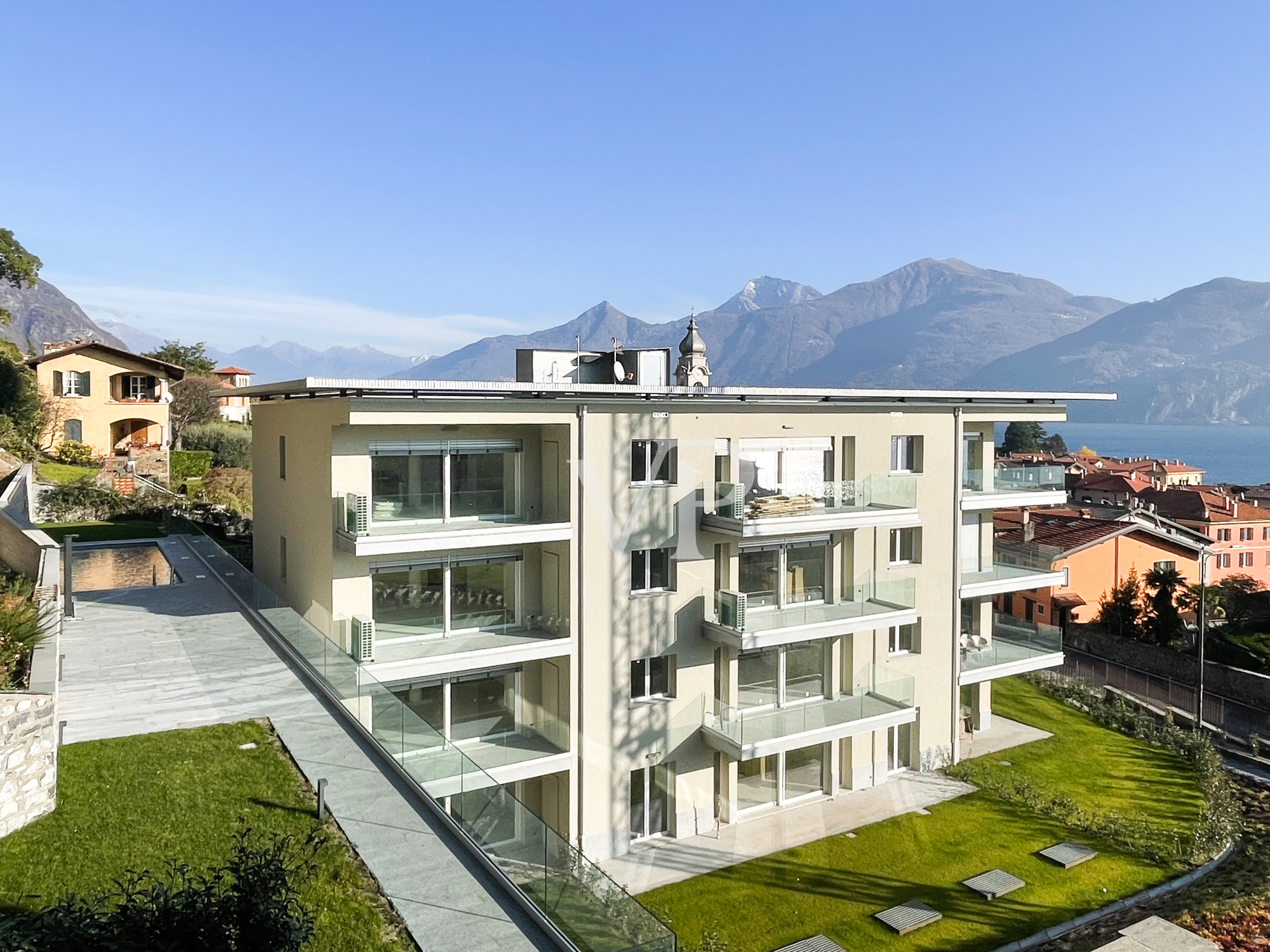 Neu gebaute Wohnungen mit Blick auf den Comer See
