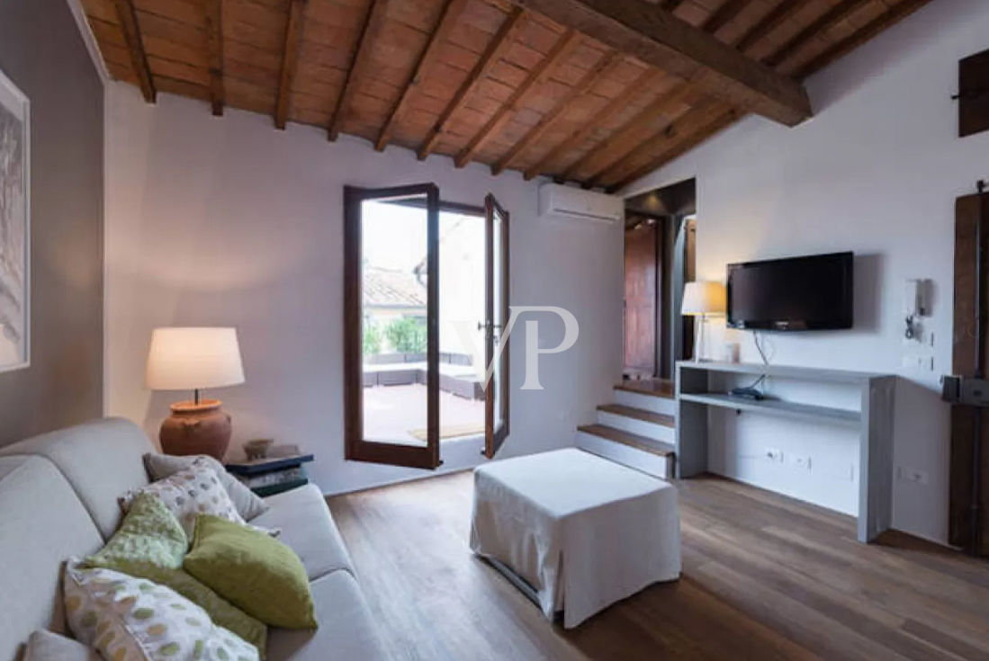 Florence, Historic Center: Penthouse with large terrace