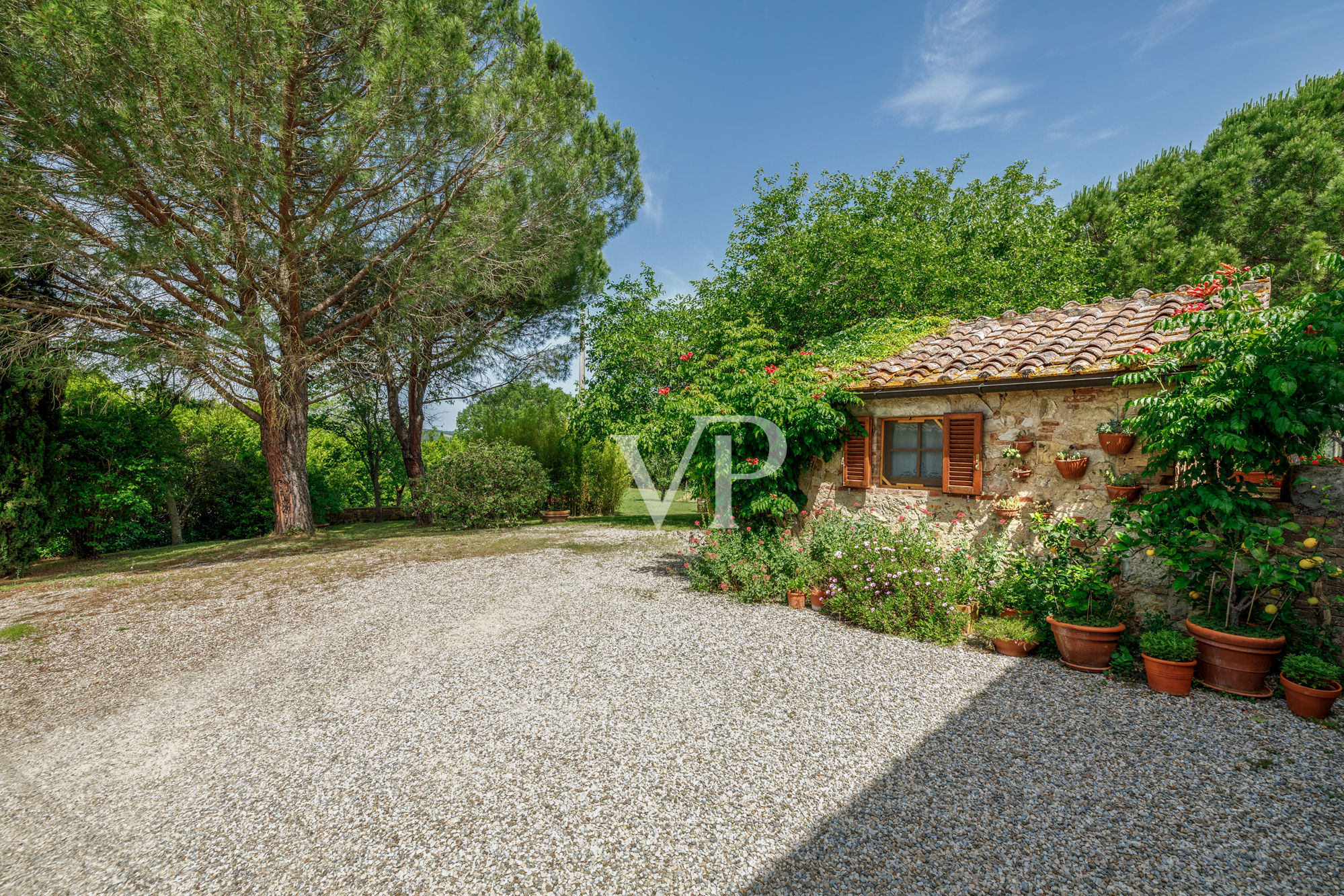 Chianti, Tuscany: magnificent historic estate with independent villa and two outbuildings surrounded by greenery