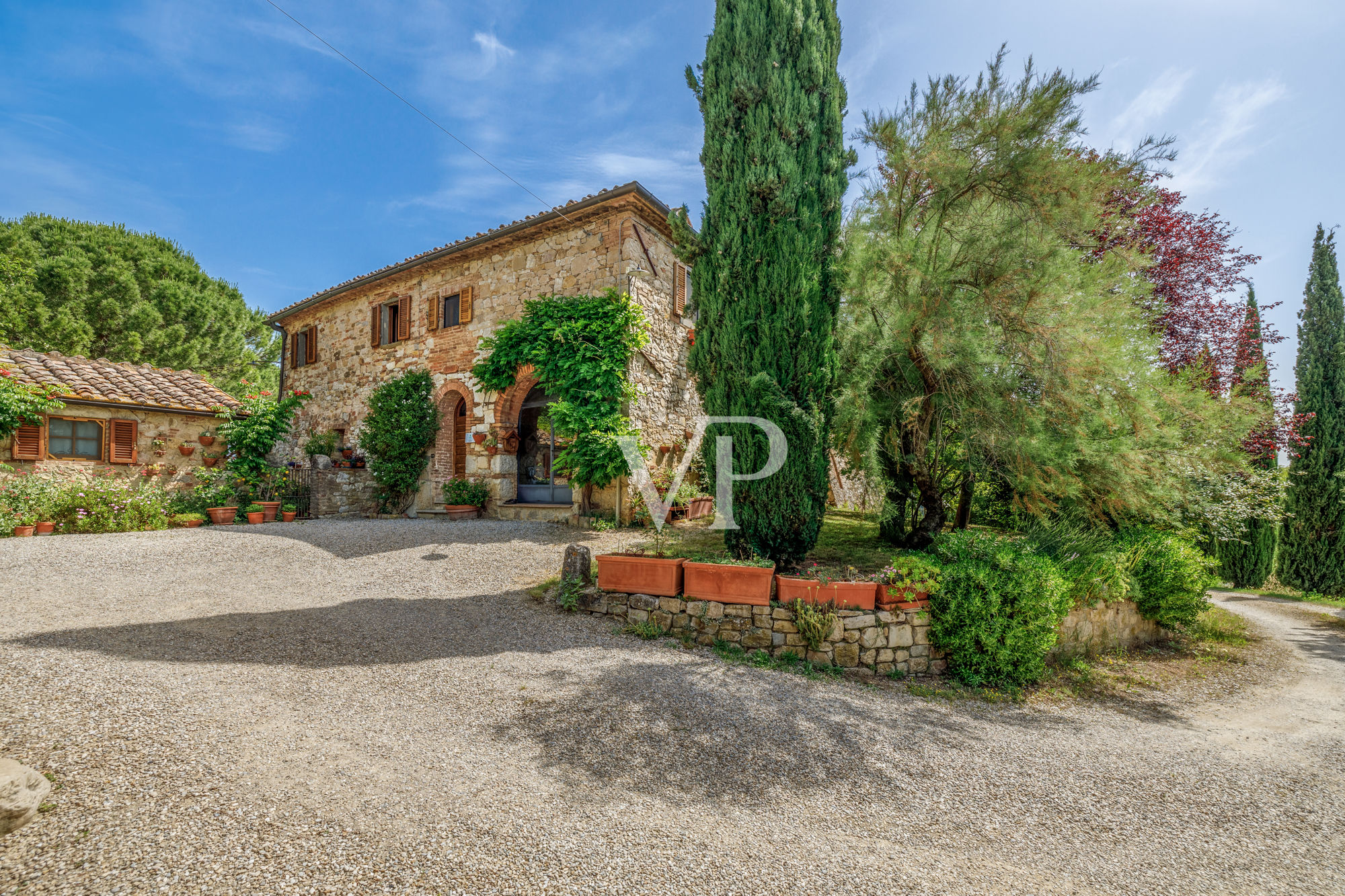 Chianti, Tuscany: magnificent historic estate with independent villa and two outbuildings surrounded by greenery