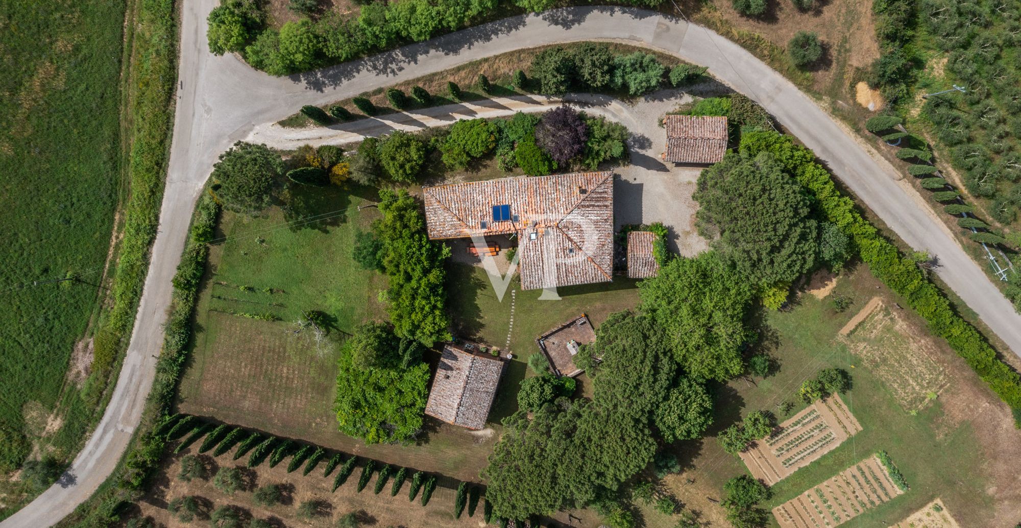 Chianti, Toscana: magnifico podere storico con villa indipendente e due dependance immerse nel verde