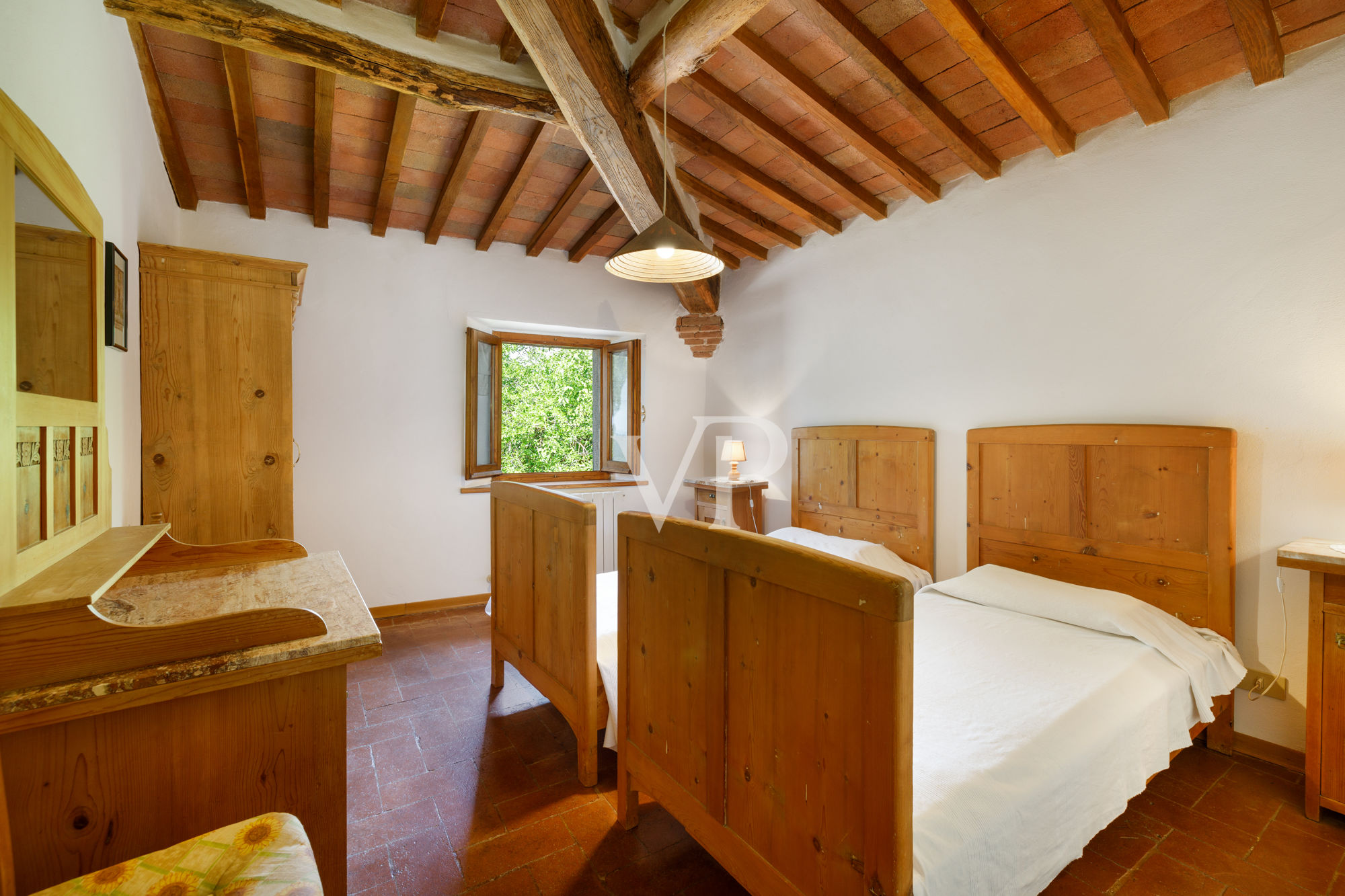 Chianti, Tuscany: magnificent historic estate with independent villa and two outbuildings surrounded by greenery