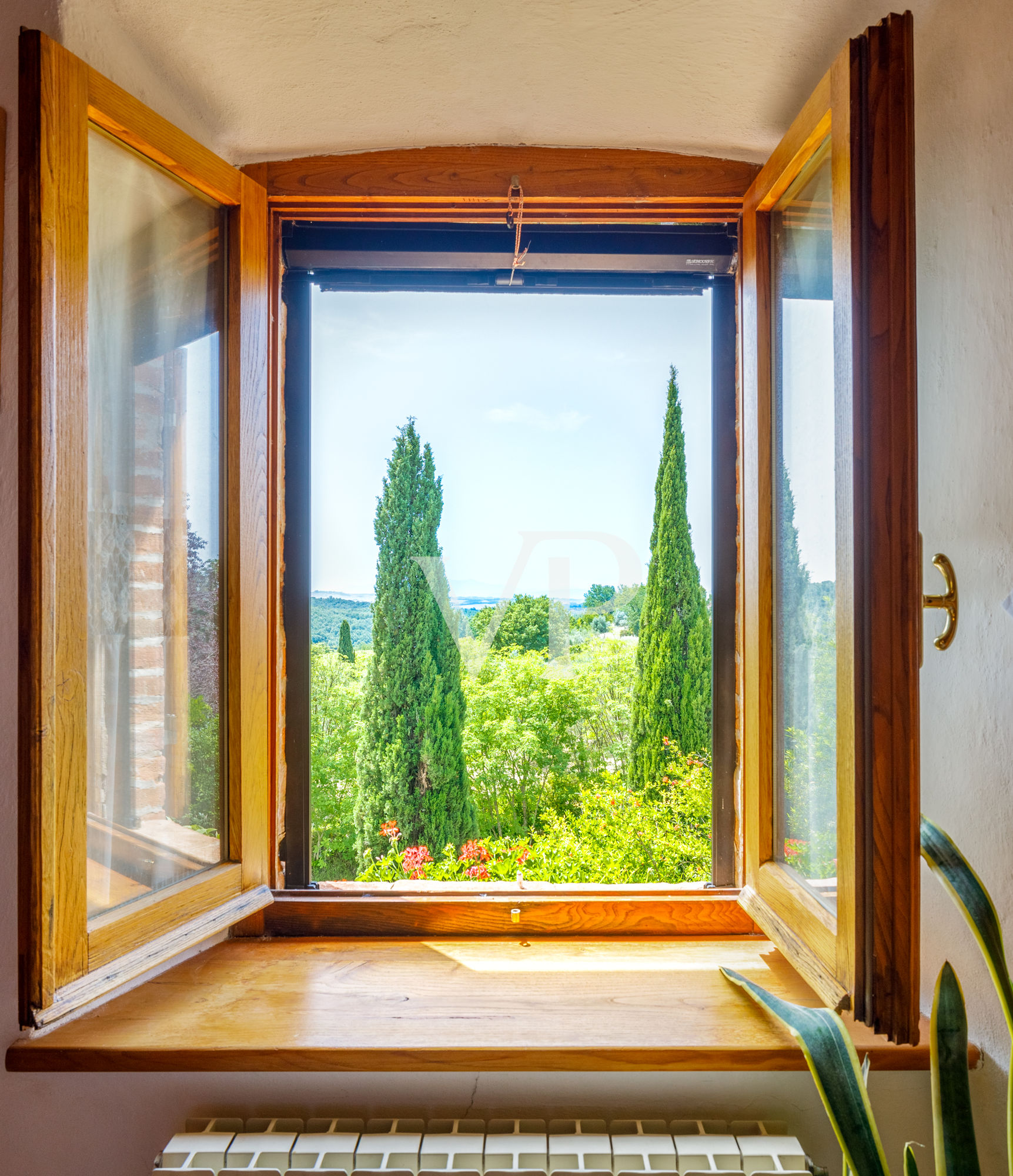 Chianti, Tuscany: magnificent historic estate with independent villa and two outbuildings surrounded by greenery