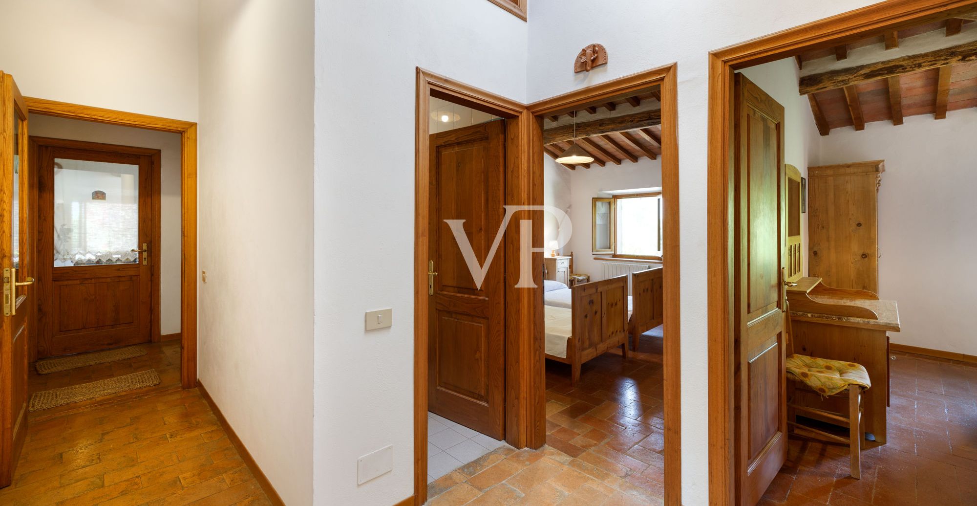 Chianti, Toscana: magnifico podere storico con villa indipendente e due dependance immerse nel verde