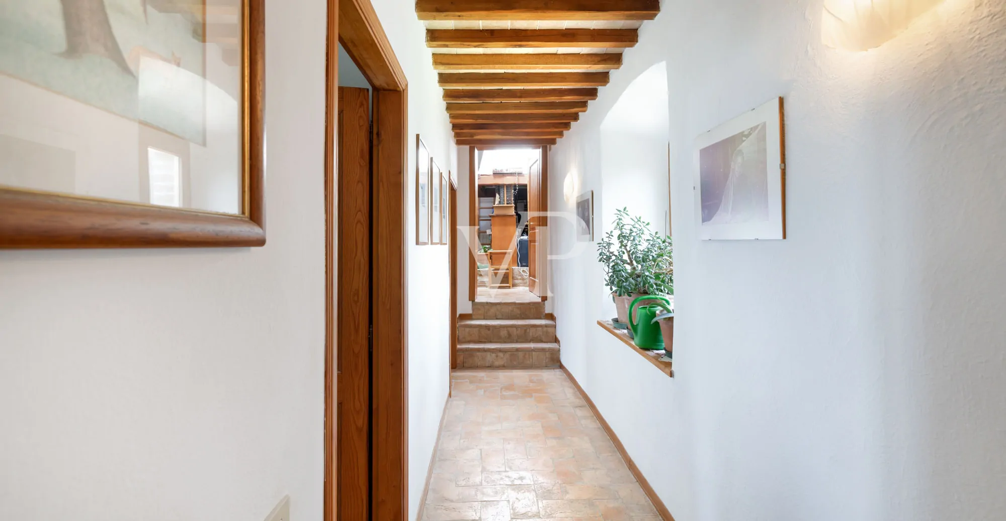 Chianti: historisches Anwesen mit freistehender Villa und zwei Nebengebäuden inmitten toskanischer Hügel