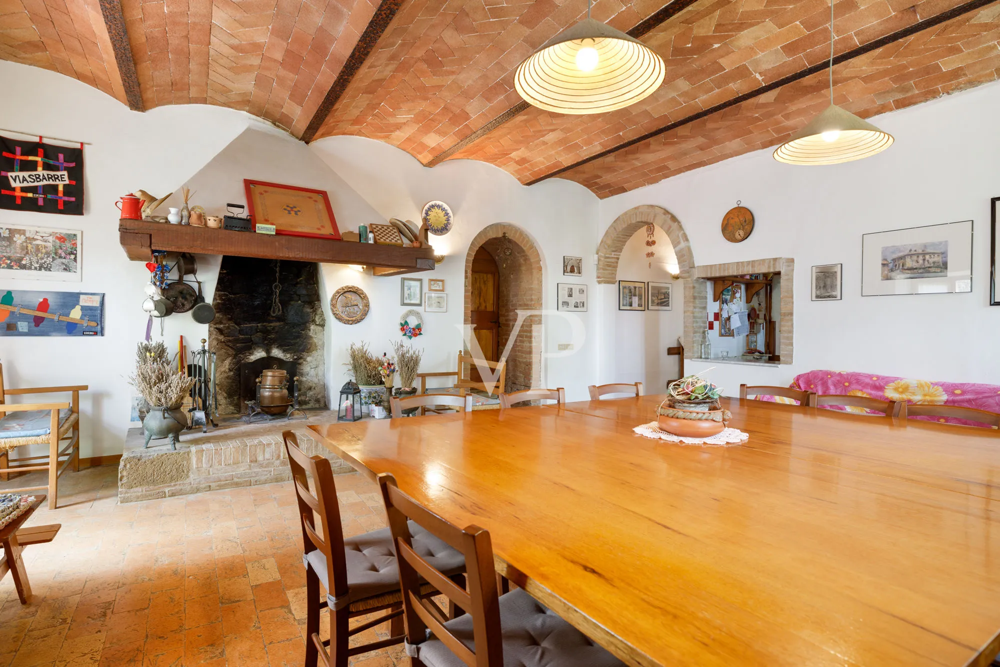 Chianti, Tuscany: magnificent historic estate with independent villa and two outbuildings surrounded by greenery