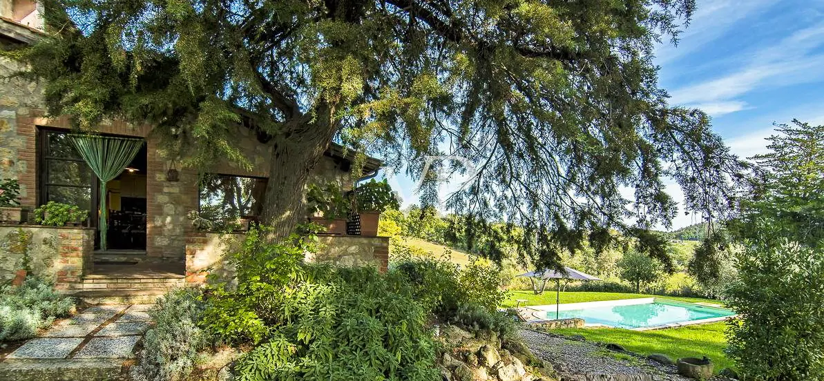 Toscana: Affascinante casale storico di epoca leopoldina interamente ristrutturato a nuovo