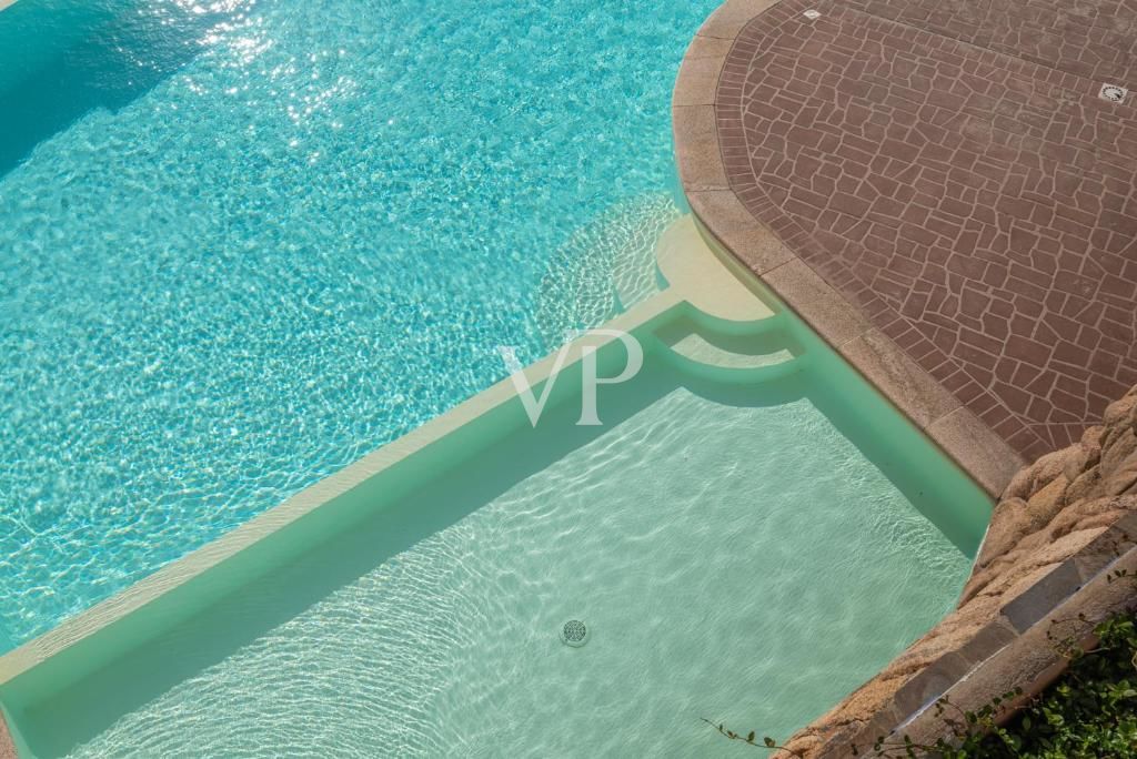 Squisiti appartamenti con tre e quattro camere da letto nei pittoreschi dintorni di Baja Sardinia