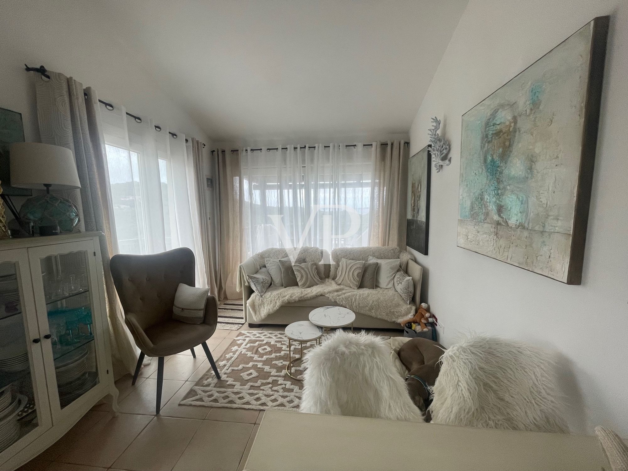 Exquisitos pisos de tres y cuatro dormitorios en el pintoresco entorno de Baja Cerdeña