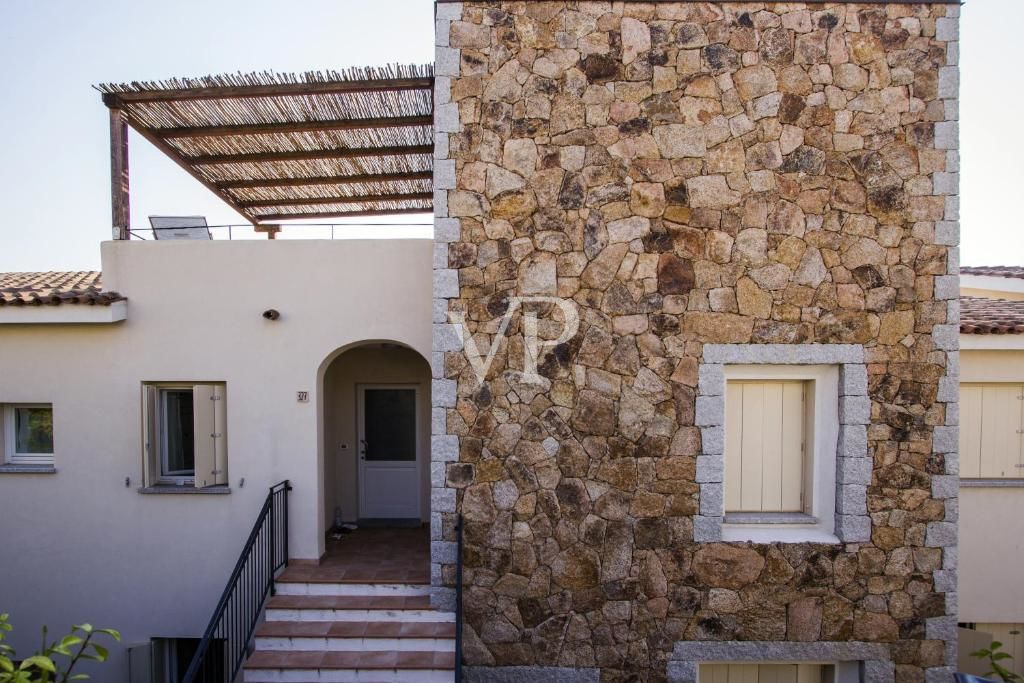Squisiti appartamenti con tre e quattro camere da letto nei pittoreschi dintorni di Baja Sardinia