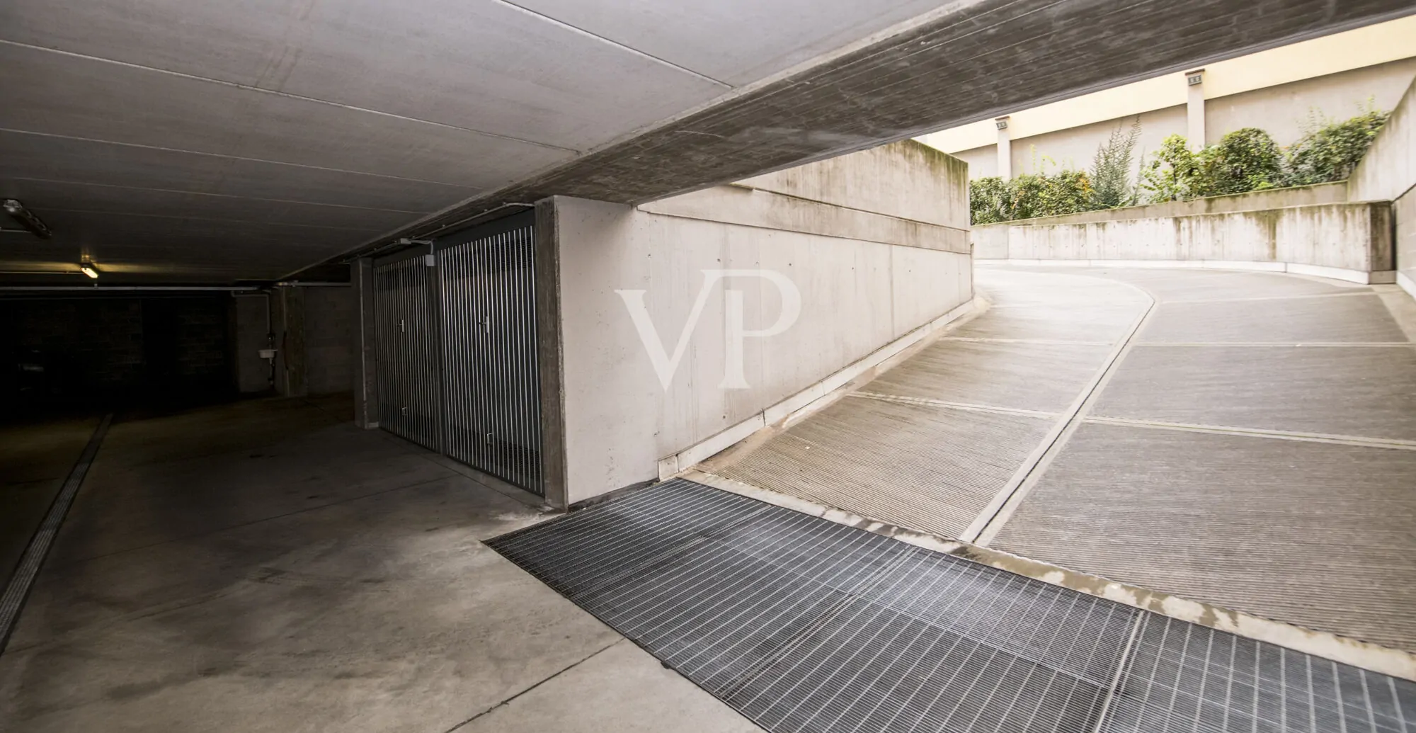 Geräumige Ein-Zimmer-Wohnung im Obergeschoss mit Balkon, Loggia und Garage