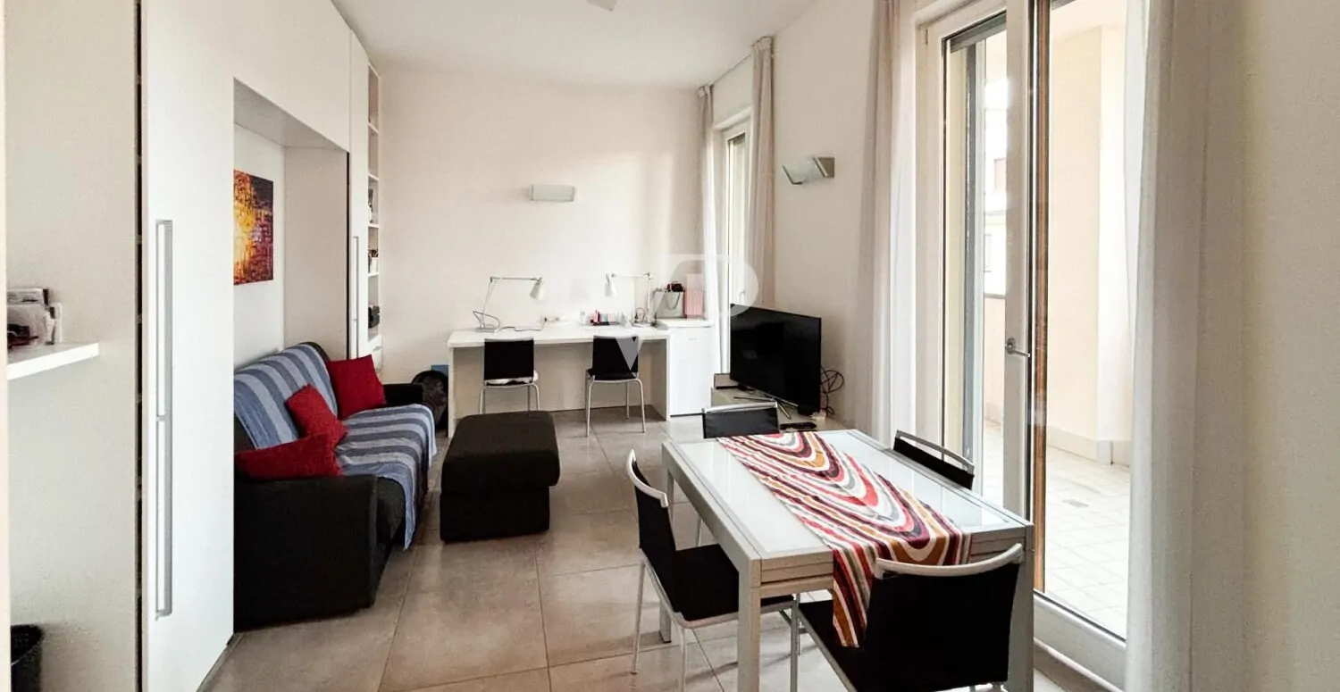 Geräumige Ein-Zimmer-Wohnung im Obergeschoss mit Balkon, Loggia und Garage