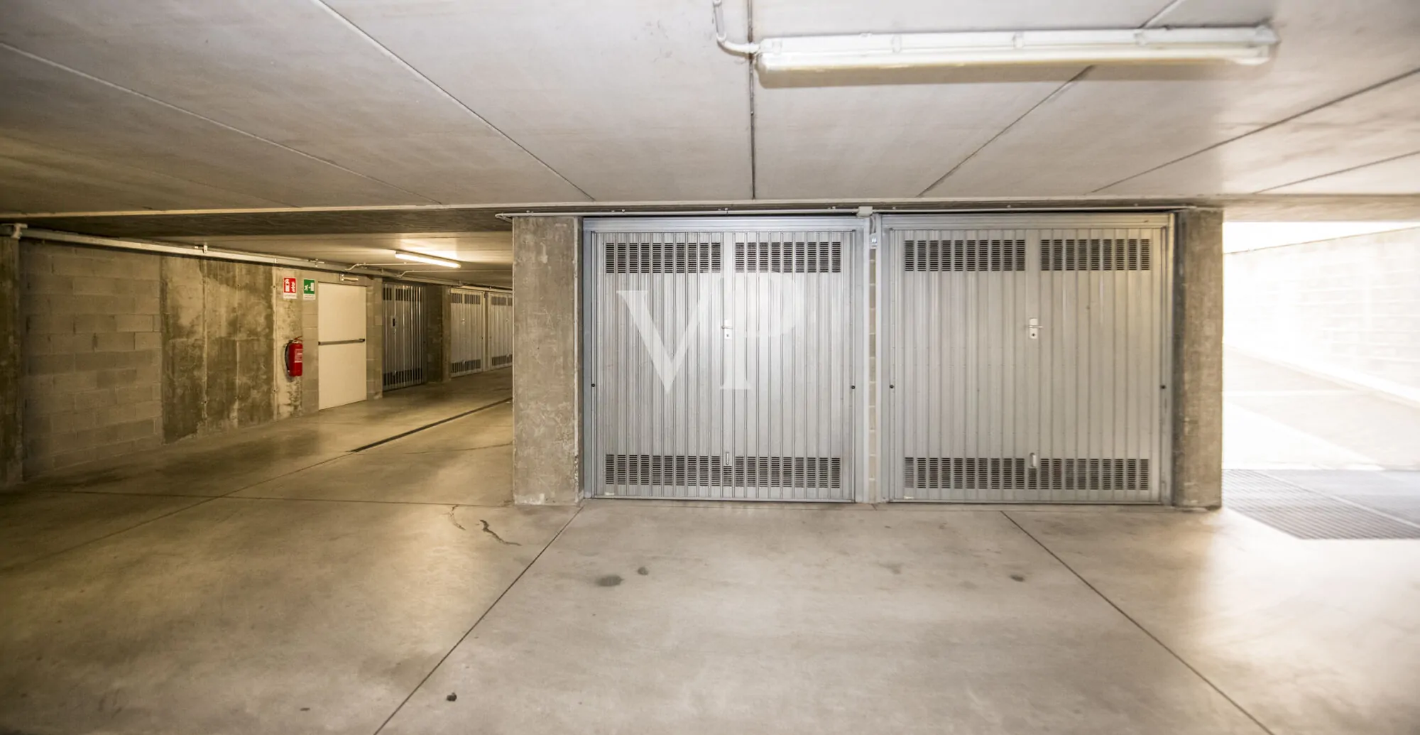 Geräumige Ein-Zimmer-Wohnung im Obergeschoss mit Balkon, Loggia und Garage
