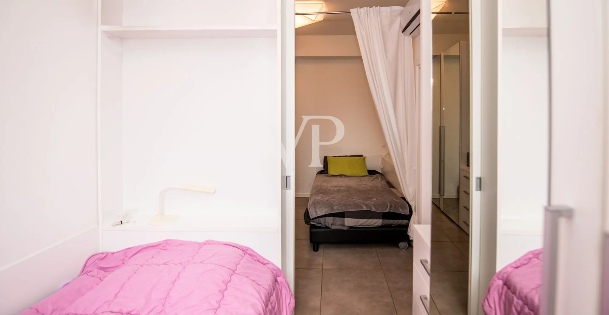 Geräumige Ein-Zimmer-Wohnung im Obergeschoss mit Balkon, Loggia und Garage