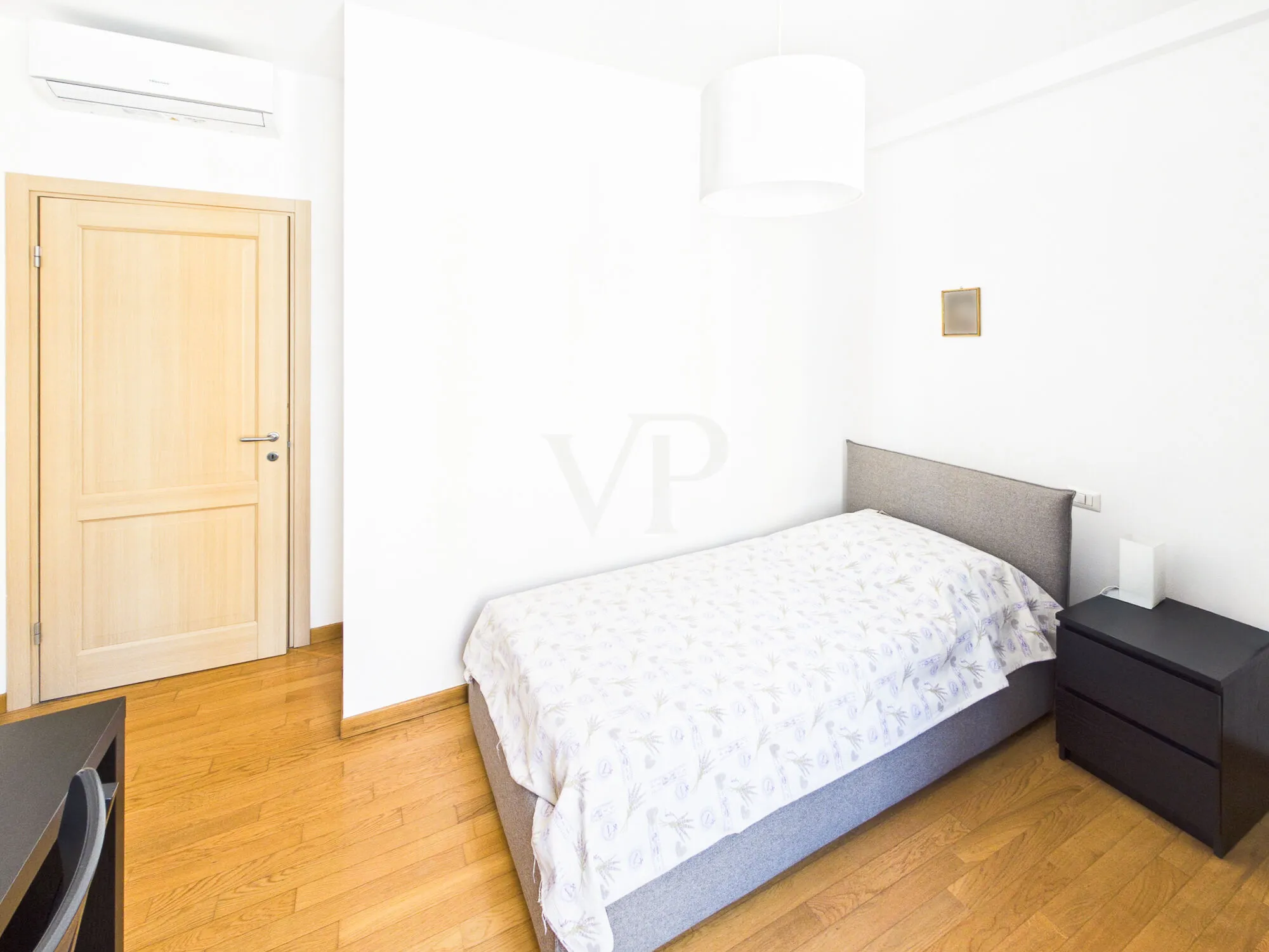 Apartamento de tres habitaciones 2 º piso en excelentes condiciones - Bocconi