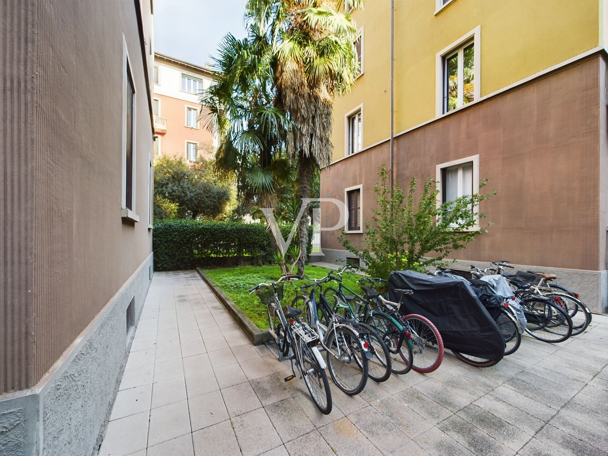 Schöne Ein-Zimmer-Wohnung im oberen Stockwerk, sofort frei - Bocconi