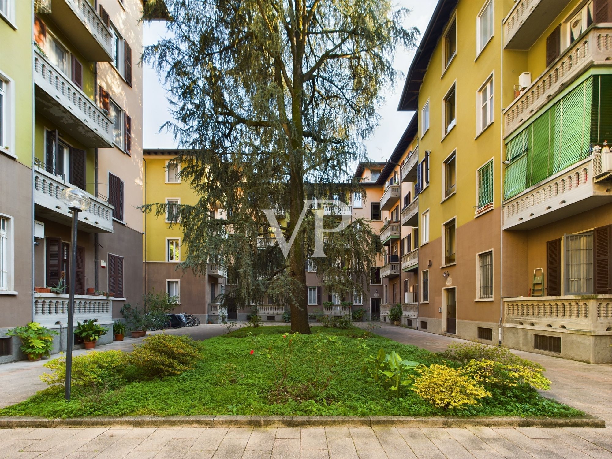 Schöne Ein-Zimmer-Wohnung im oberen Stockwerk, sofort frei - Bocconi