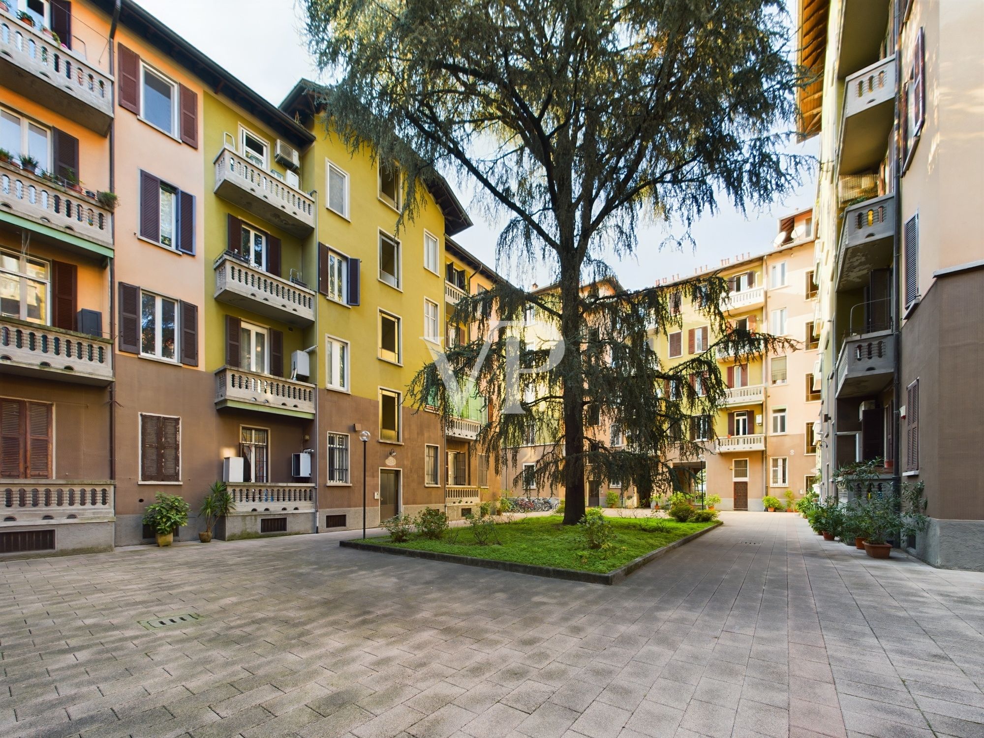 Schöne Ein-Zimmer-Wohnung im oberen Stockwerk, sofort frei - Bocconi