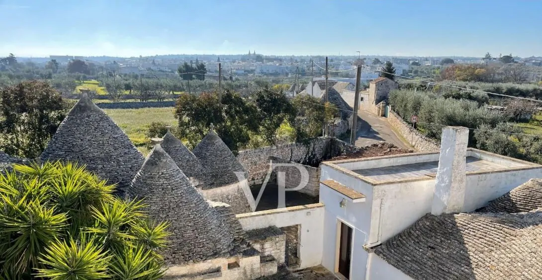Immobilienkomplex von TRULLI :
Benannt: MASSERIA CHIEPPA