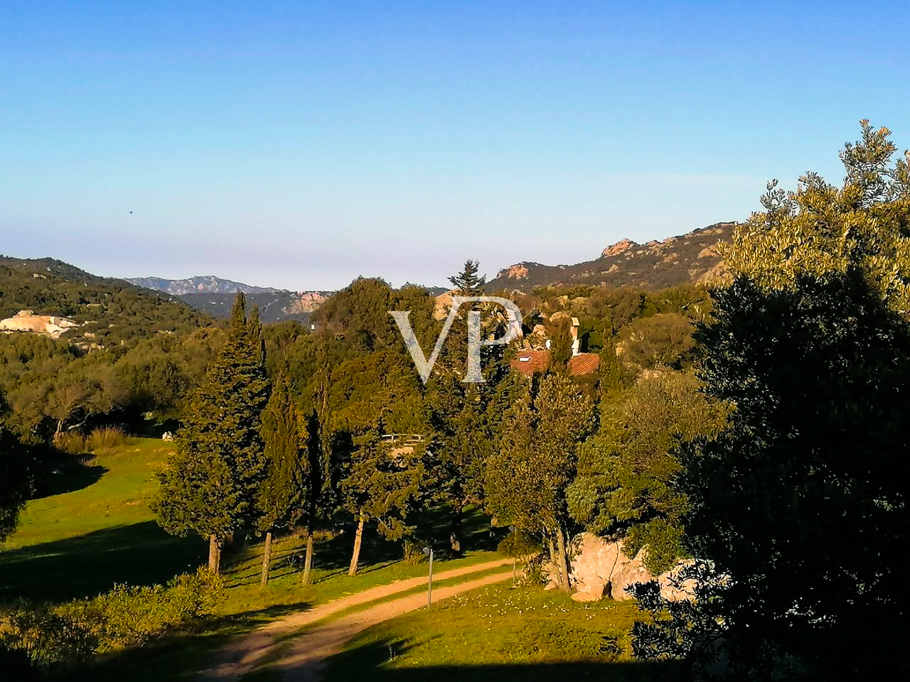 Country house with cave and pond between Palau and Tempio