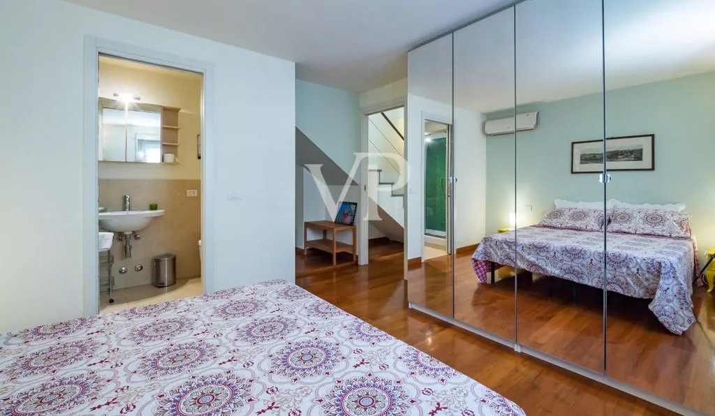 Repräsentative Drei-Zimmer-Wohnung auf zwei Ebenen mit großer Terrasse