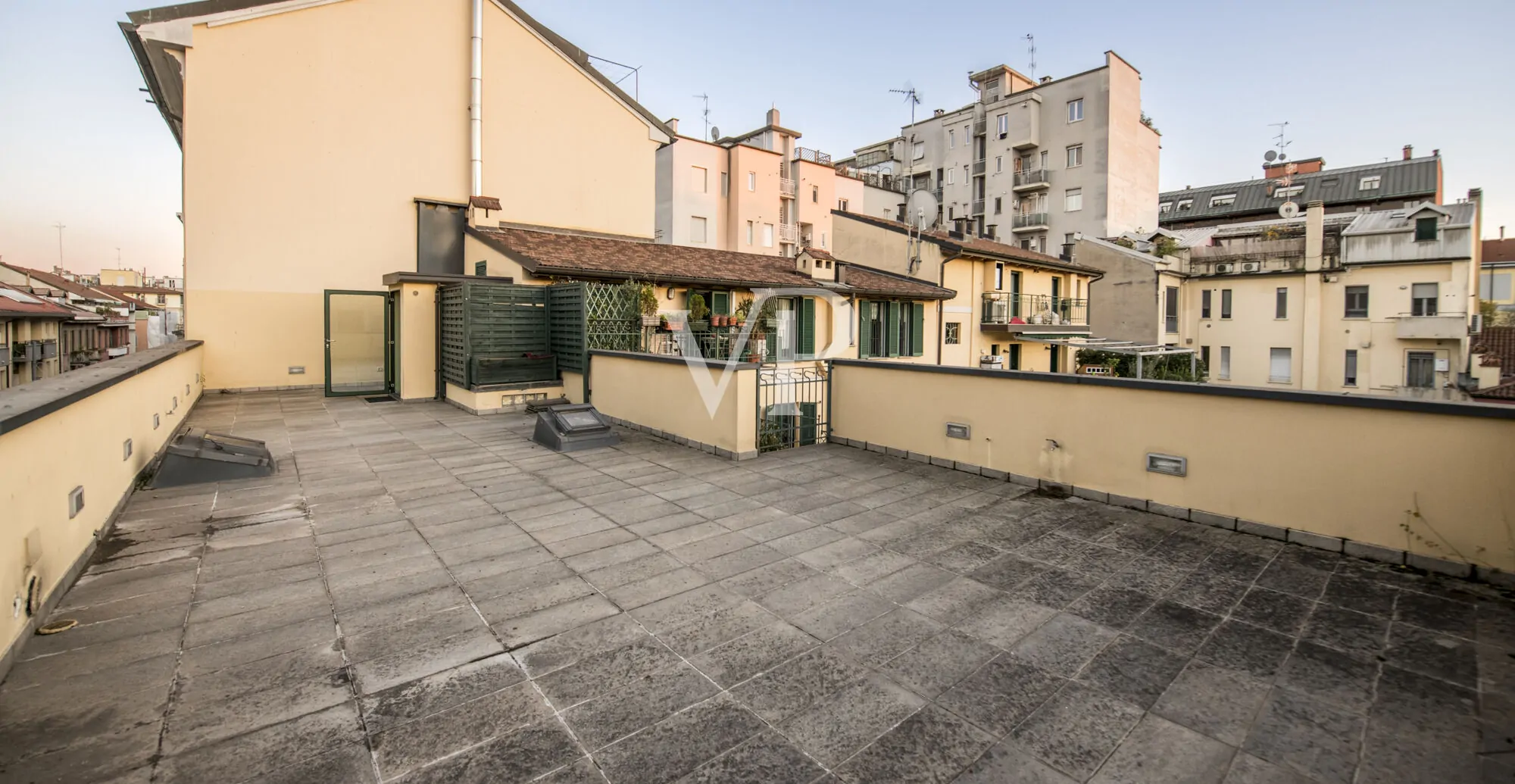 Prestigieux appartement de trois pièces sur deux niveaux avec grande terrasse