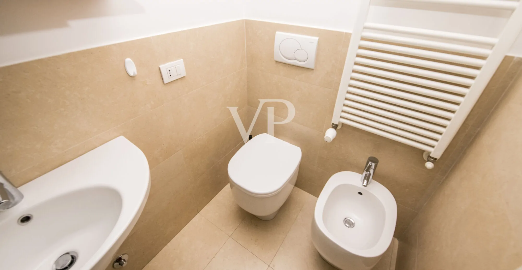 Prestigieux appartement de trois pièces sur deux niveaux avec grande terrasse