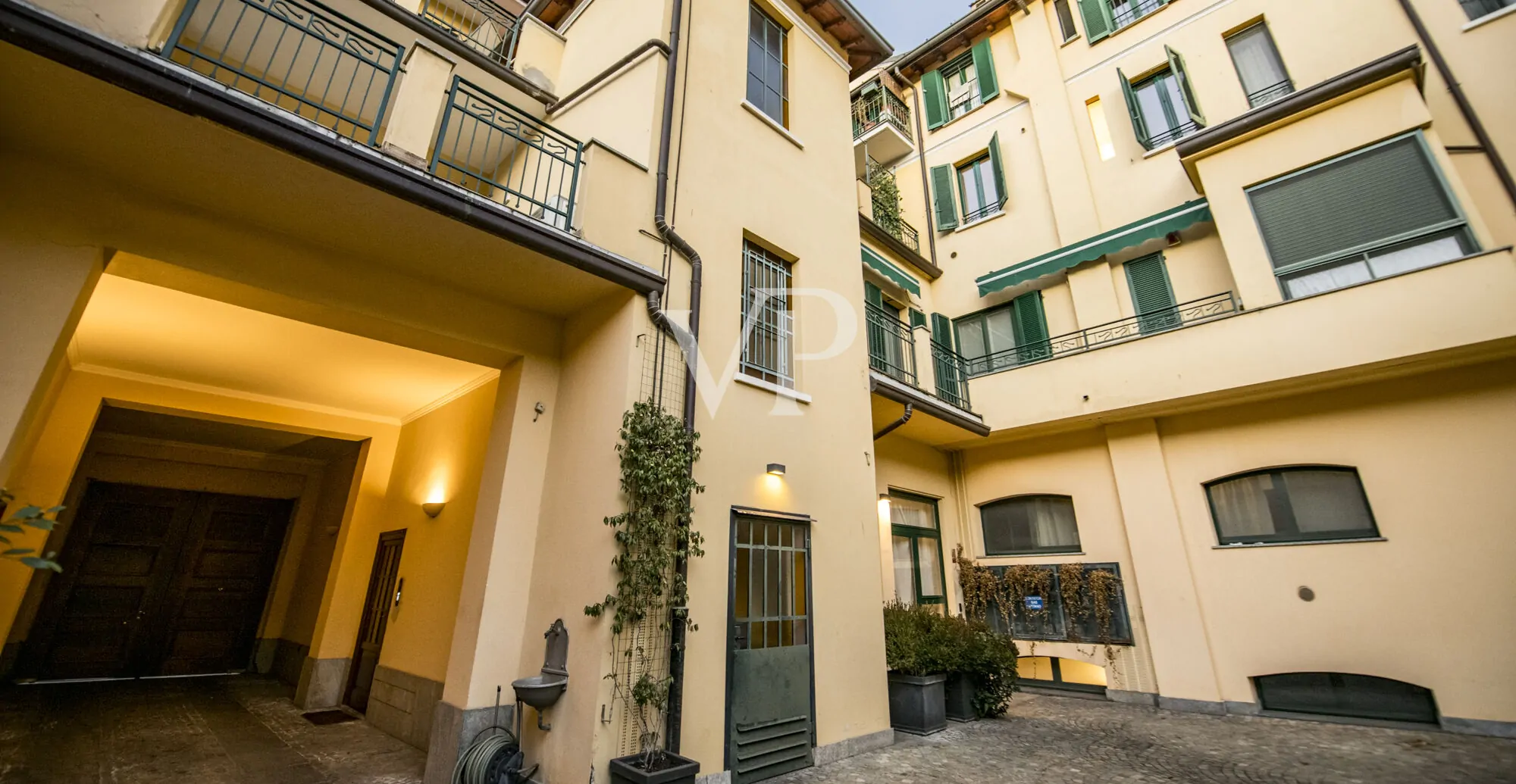 Prestigieux appartement de trois pièces sur deux niveaux avec grande terrasse