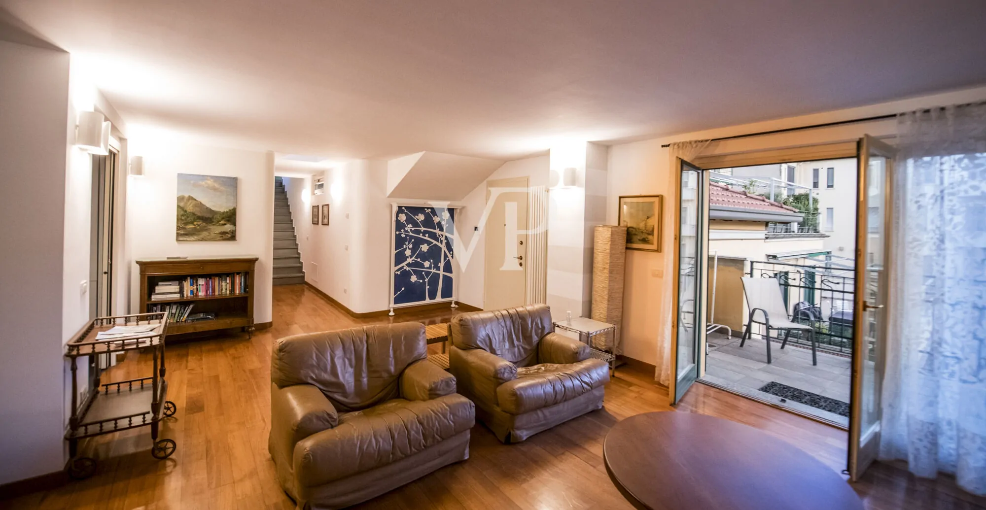 Prestigieux appartement de trois pièces sur deux niveaux avec grande terrasse