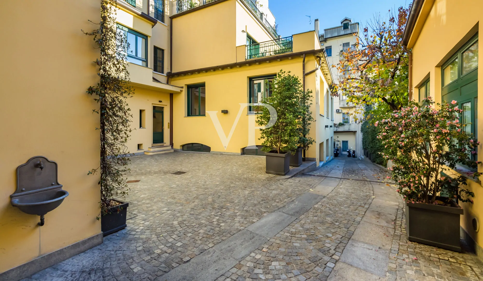 Prestigieux appartement de trois pièces sur deux niveaux avec grande terrasse