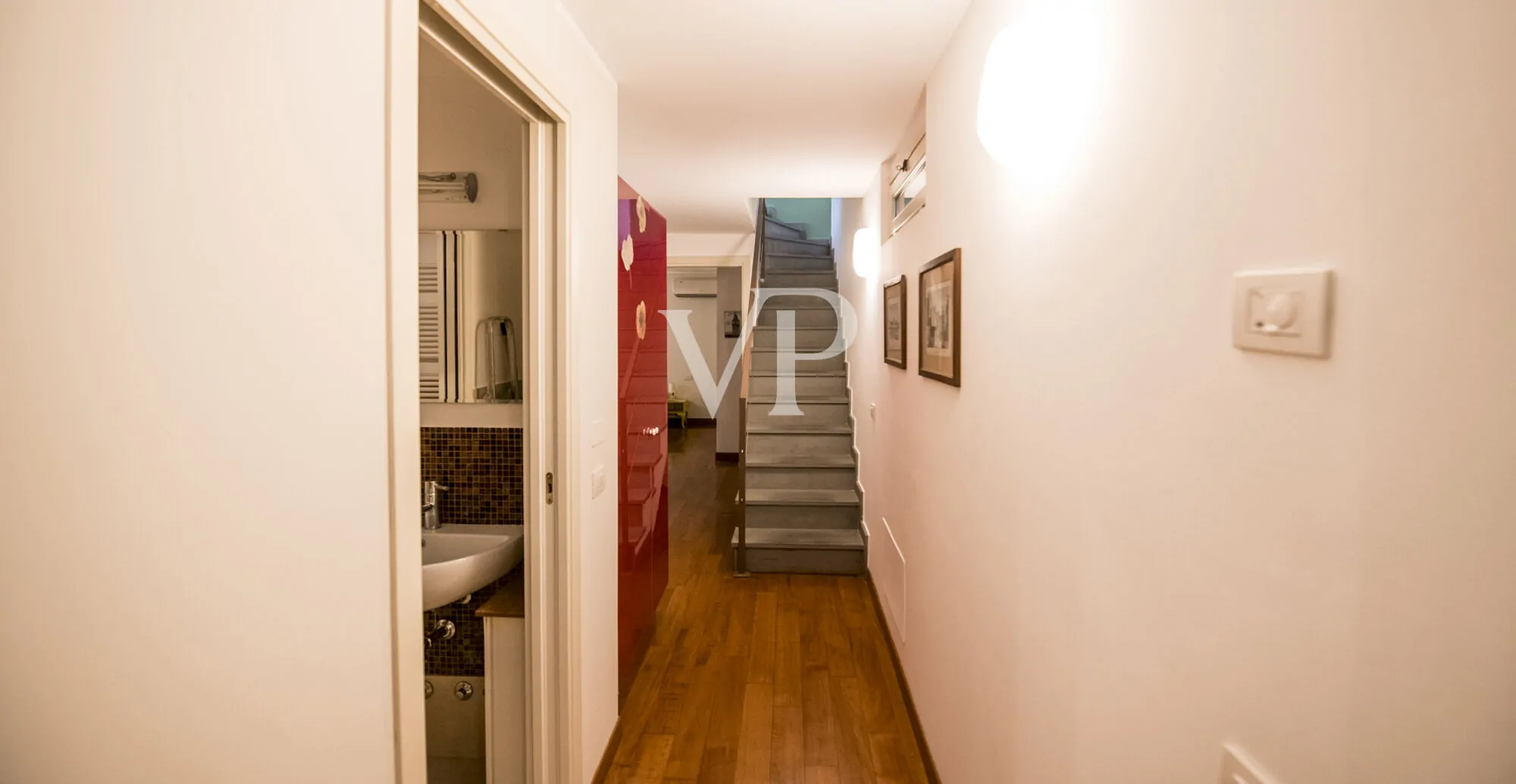 Prestigieux appartement de trois pièces sur deux niveaux avec grande terrasse