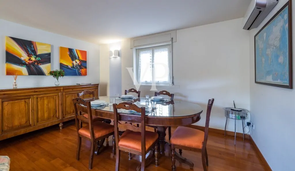 Repräsentative Drei-Zimmer-Wohnung auf zwei Ebenen mit großer Terrasse