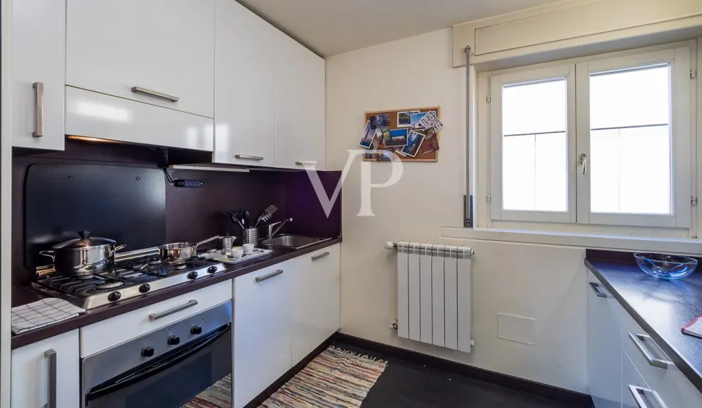 Repräsentative Drei-Zimmer-Wohnung auf zwei Ebenen mit großer Terrasse