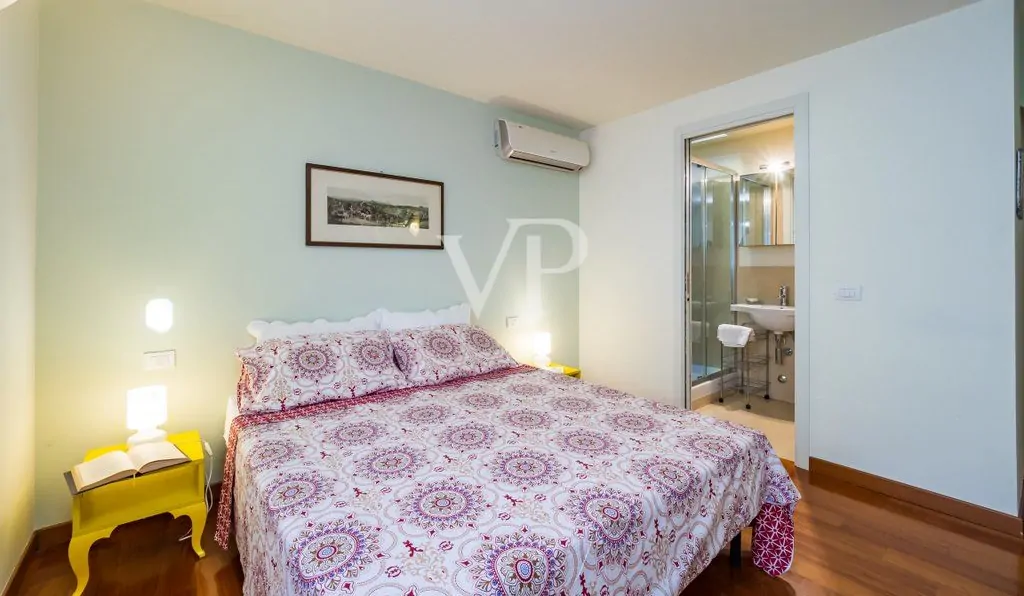 Repräsentative Drei-Zimmer-Wohnung auf zwei Ebenen mit großer Terrasse